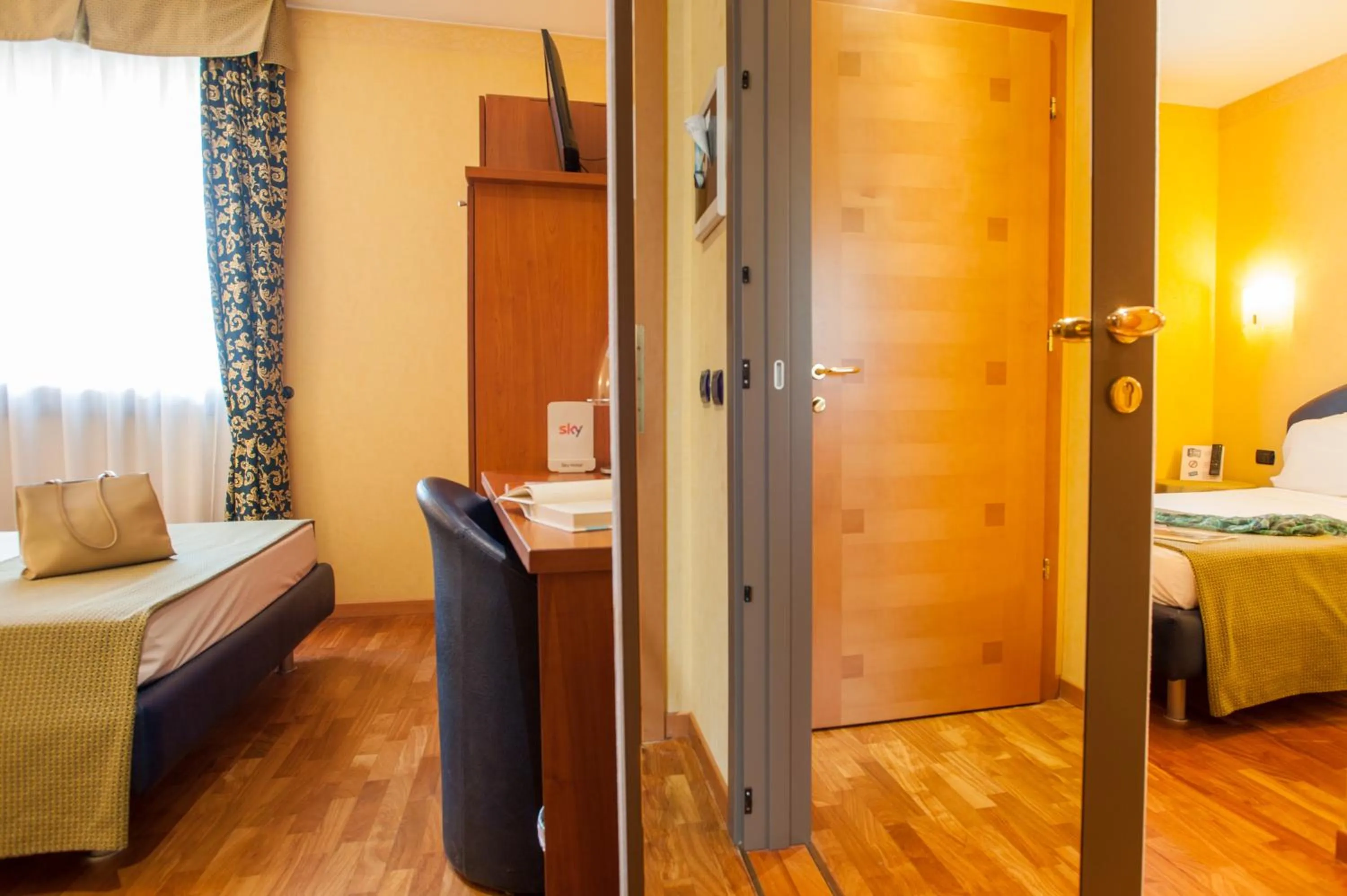 Photo of the whole room, Bed in SIRIOHotel