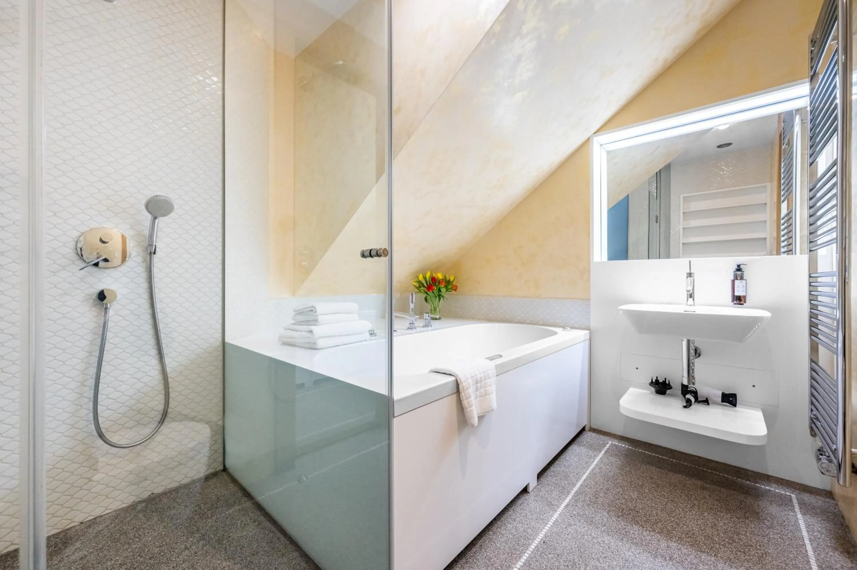 Shower in Malostranská Residence