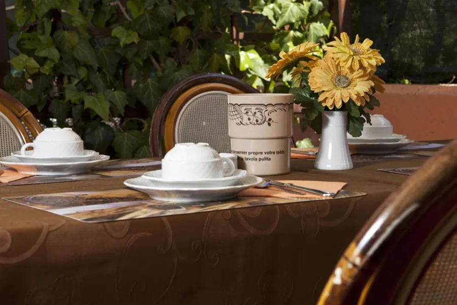 Restaurant/places to eat in Hotel St. Antony