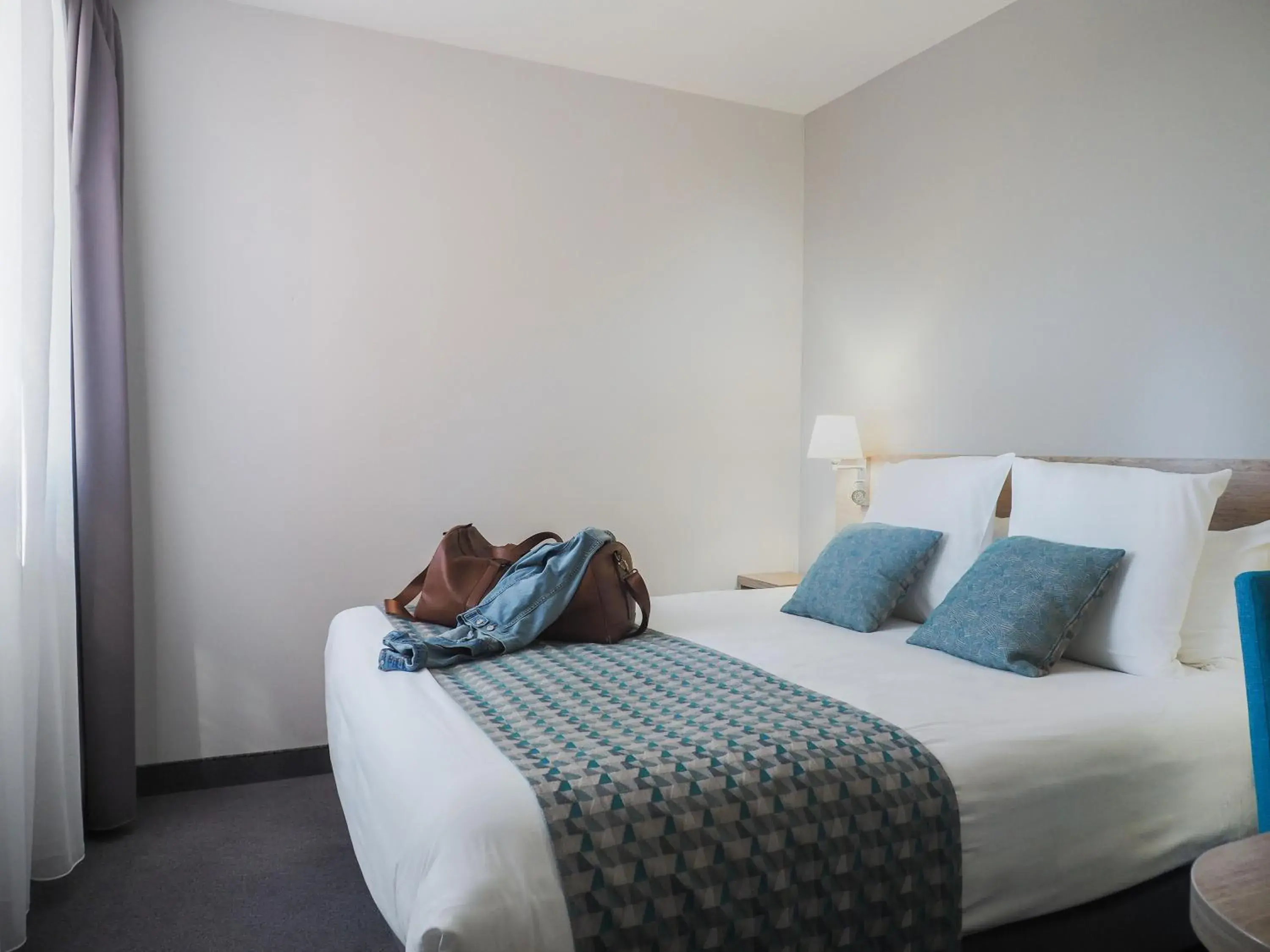 Bedroom, Bed in The Originals City, Hôtel de la Confluence, Agen Ouest Bedroom, Bed in The Originals City, Hôtel de la Confluence, Agen Ouest