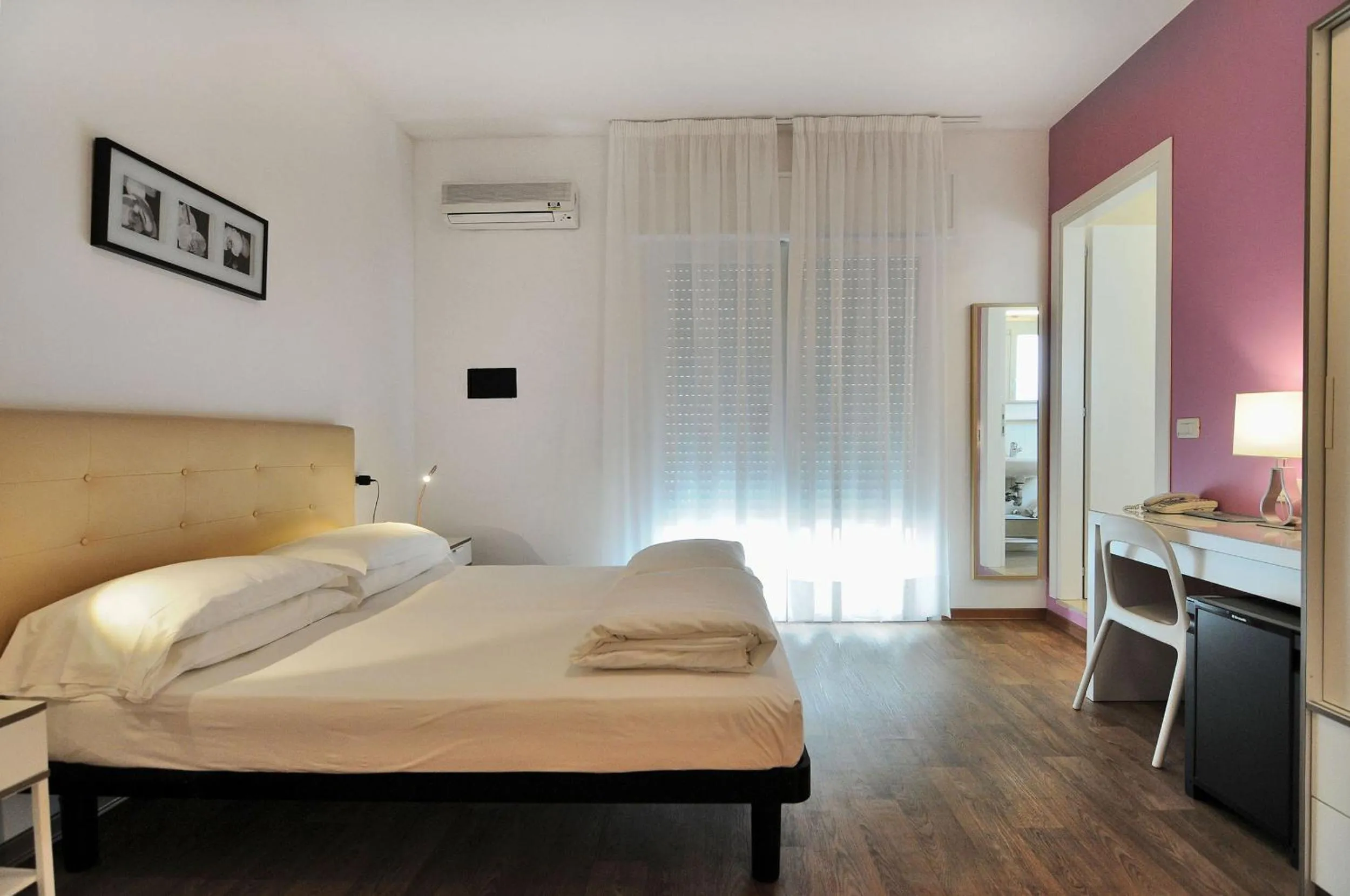 Bedroom, Bed in Hotel Nederland