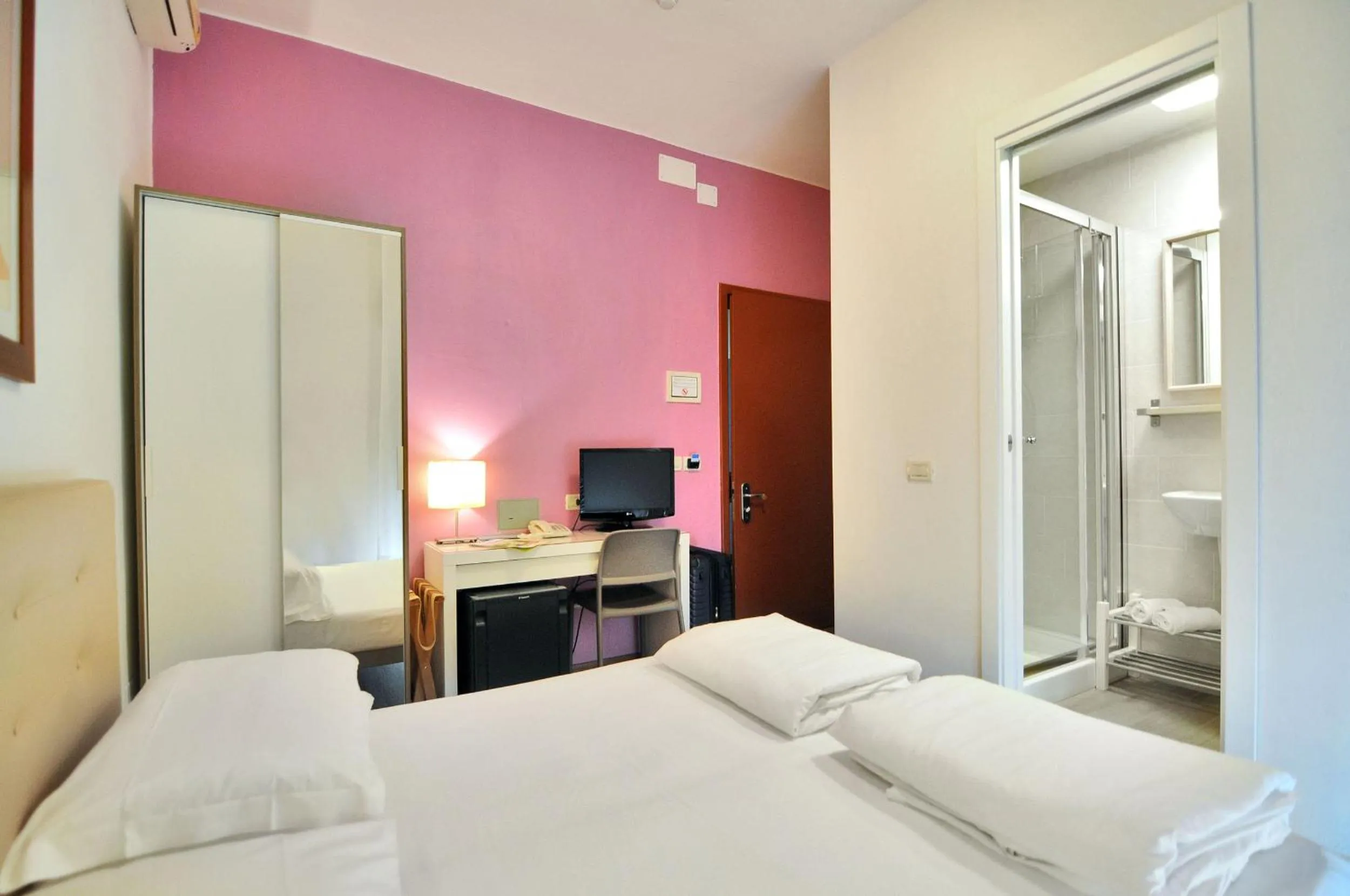 Bedroom, Bed in Hotel Nederland