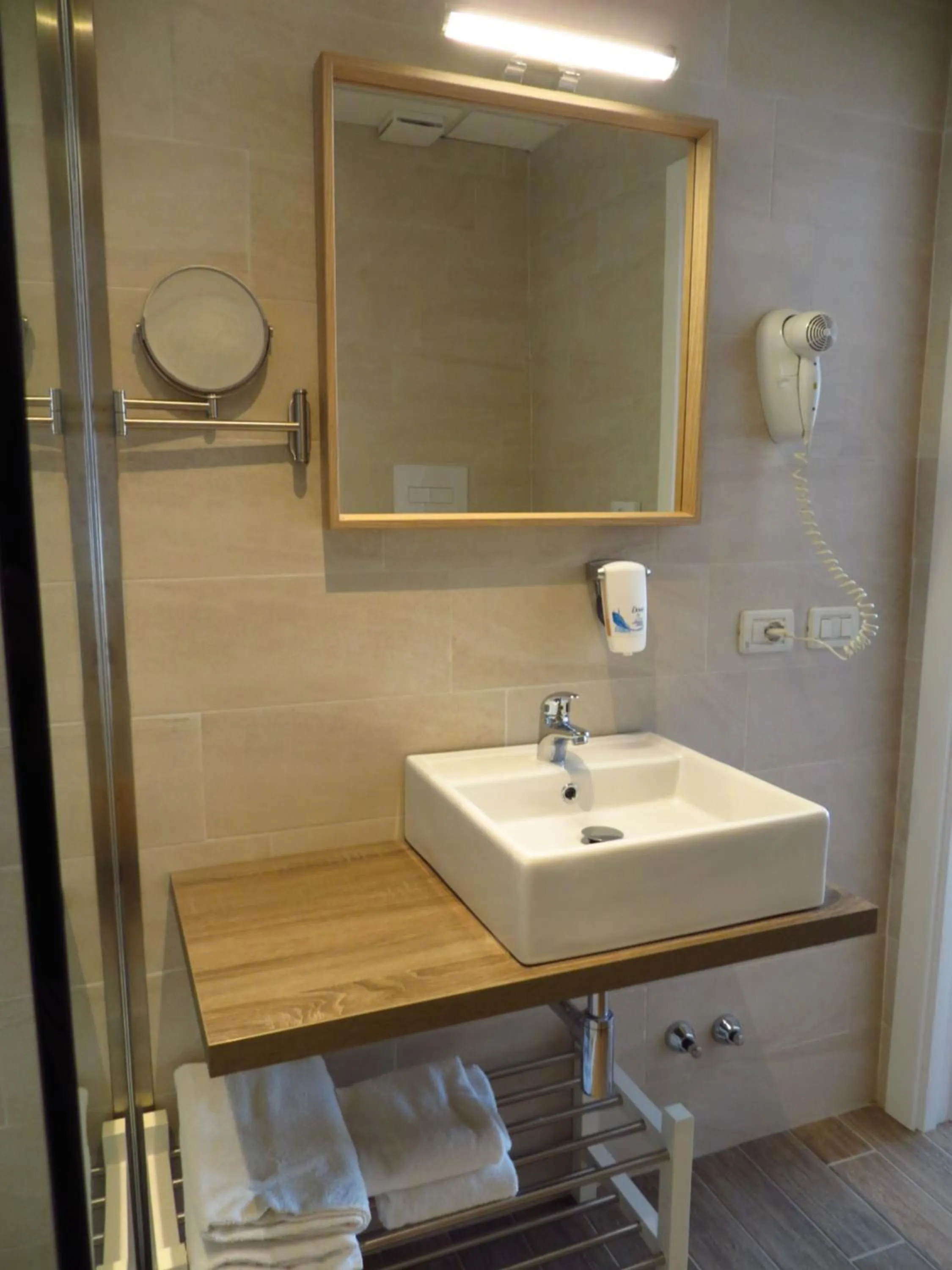 Bathroom in Hotel Nederland