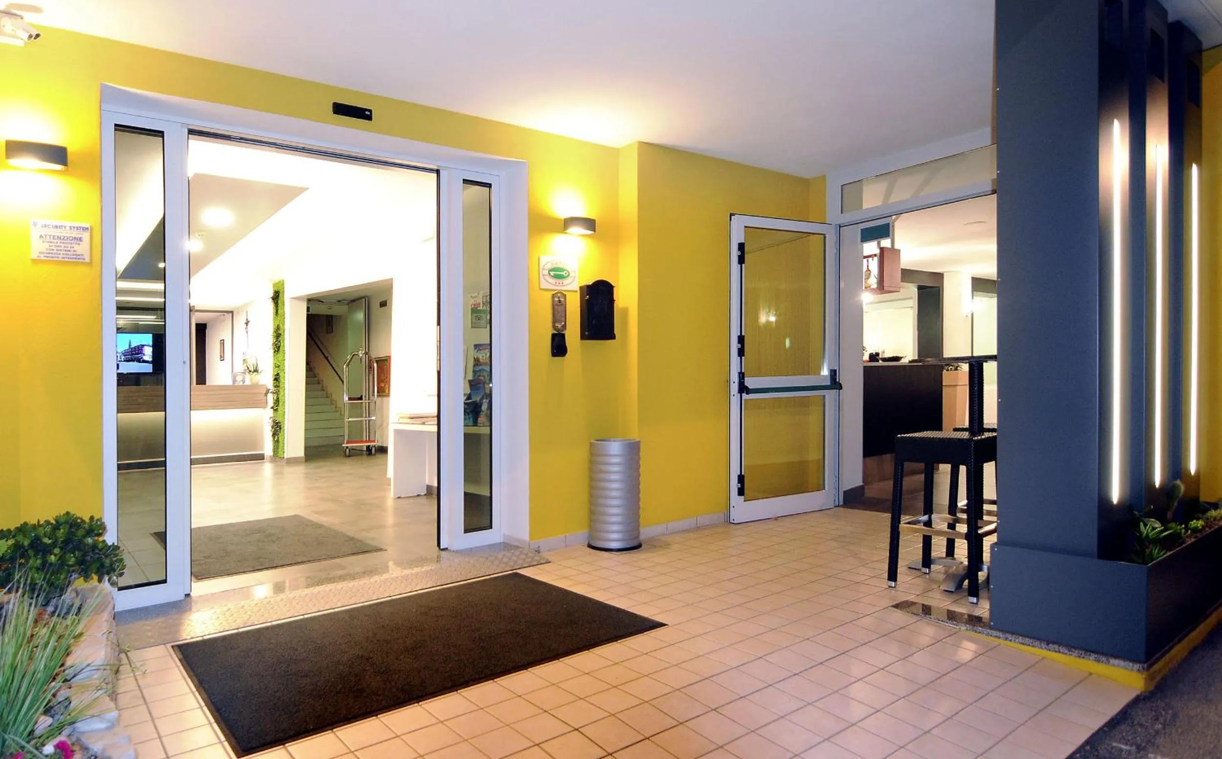 Facade/entrance in Hotel Nederland