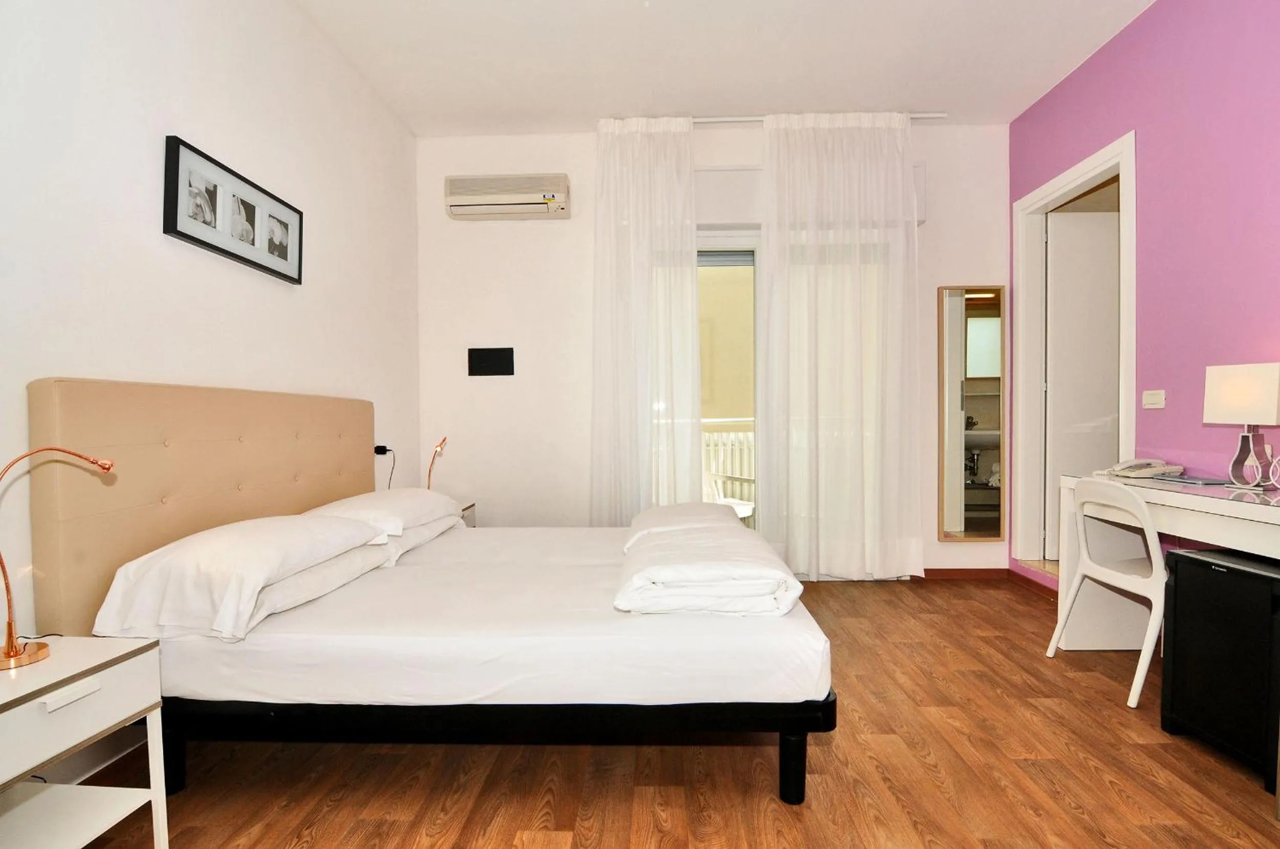 Bedroom, Bed in Hotel Nederland