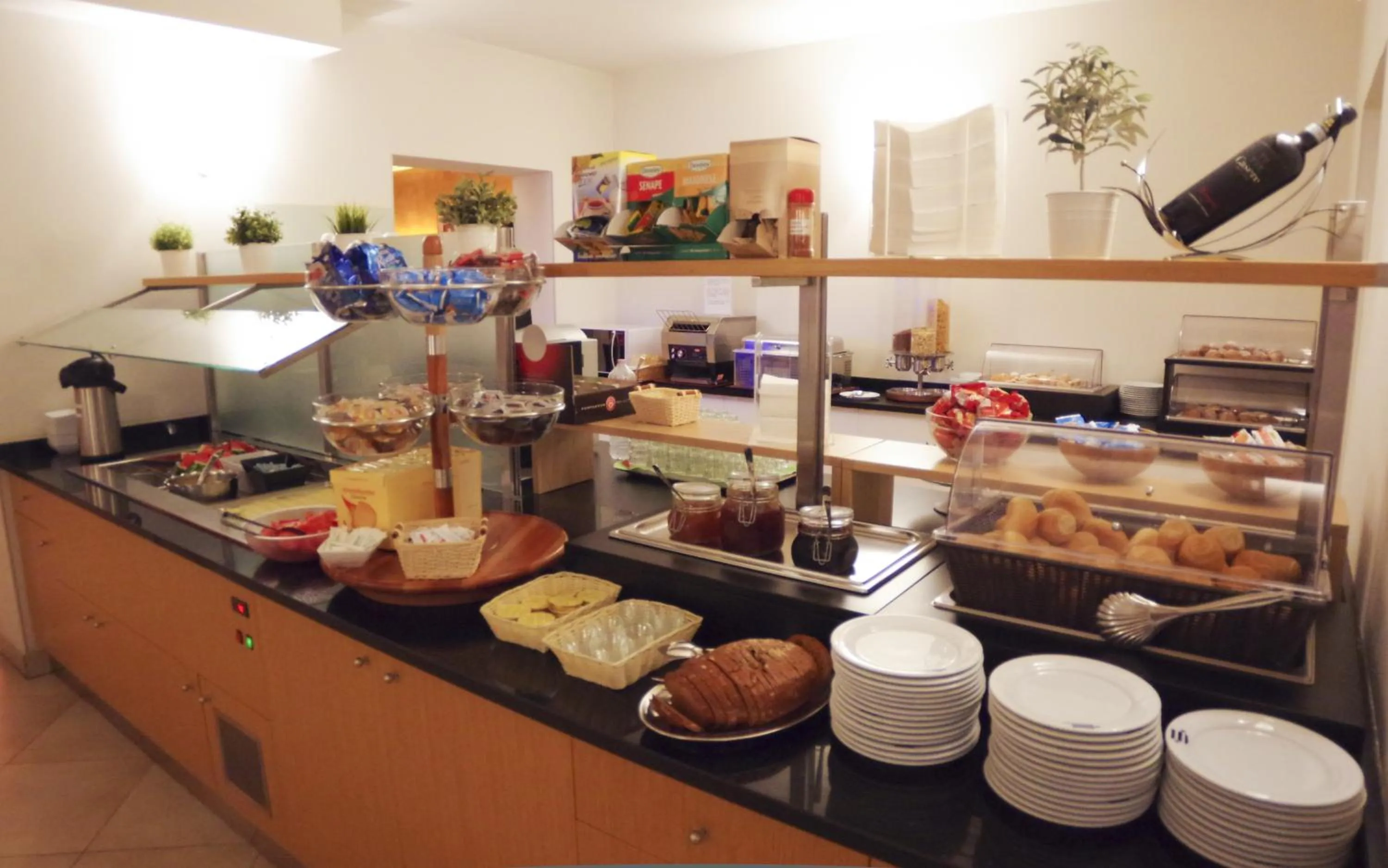 Restaurant/places to eat in Hotel Nederland