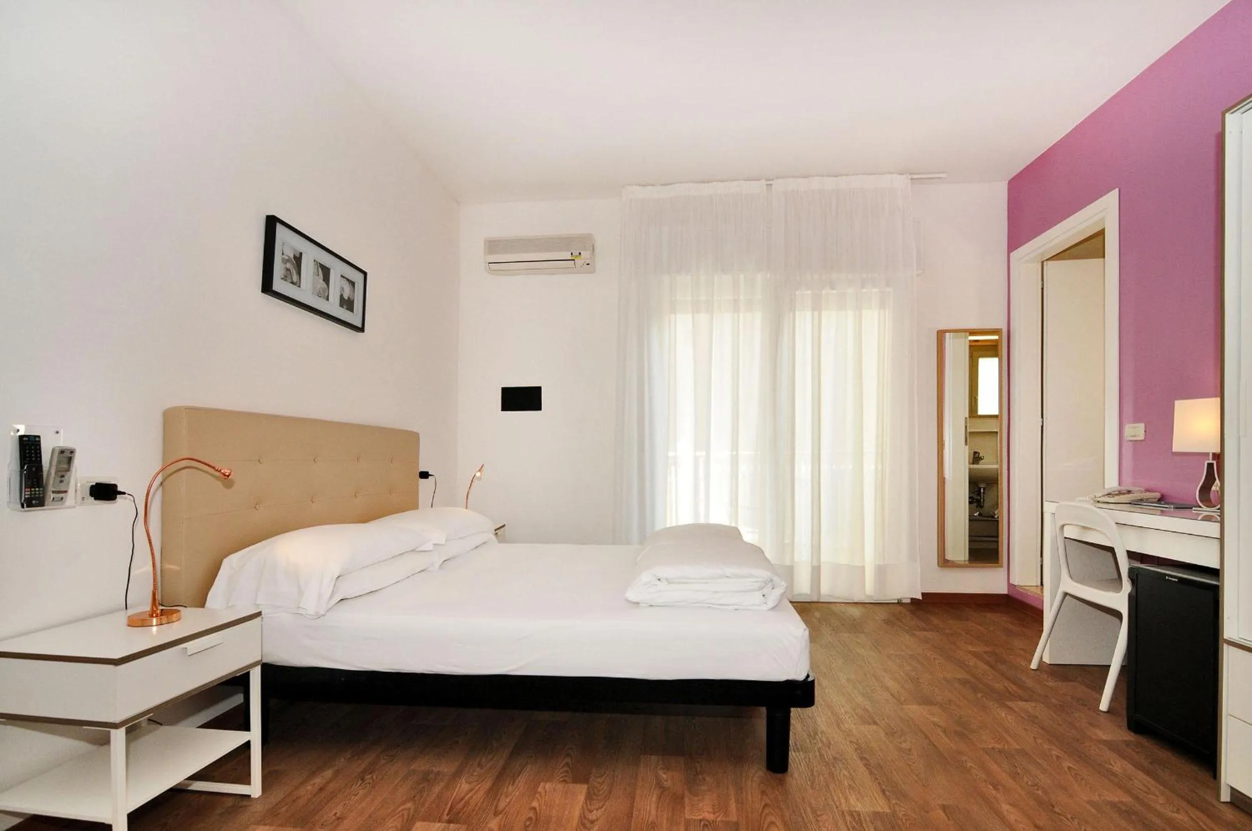 Bedroom, Bed in Hotel Nederland