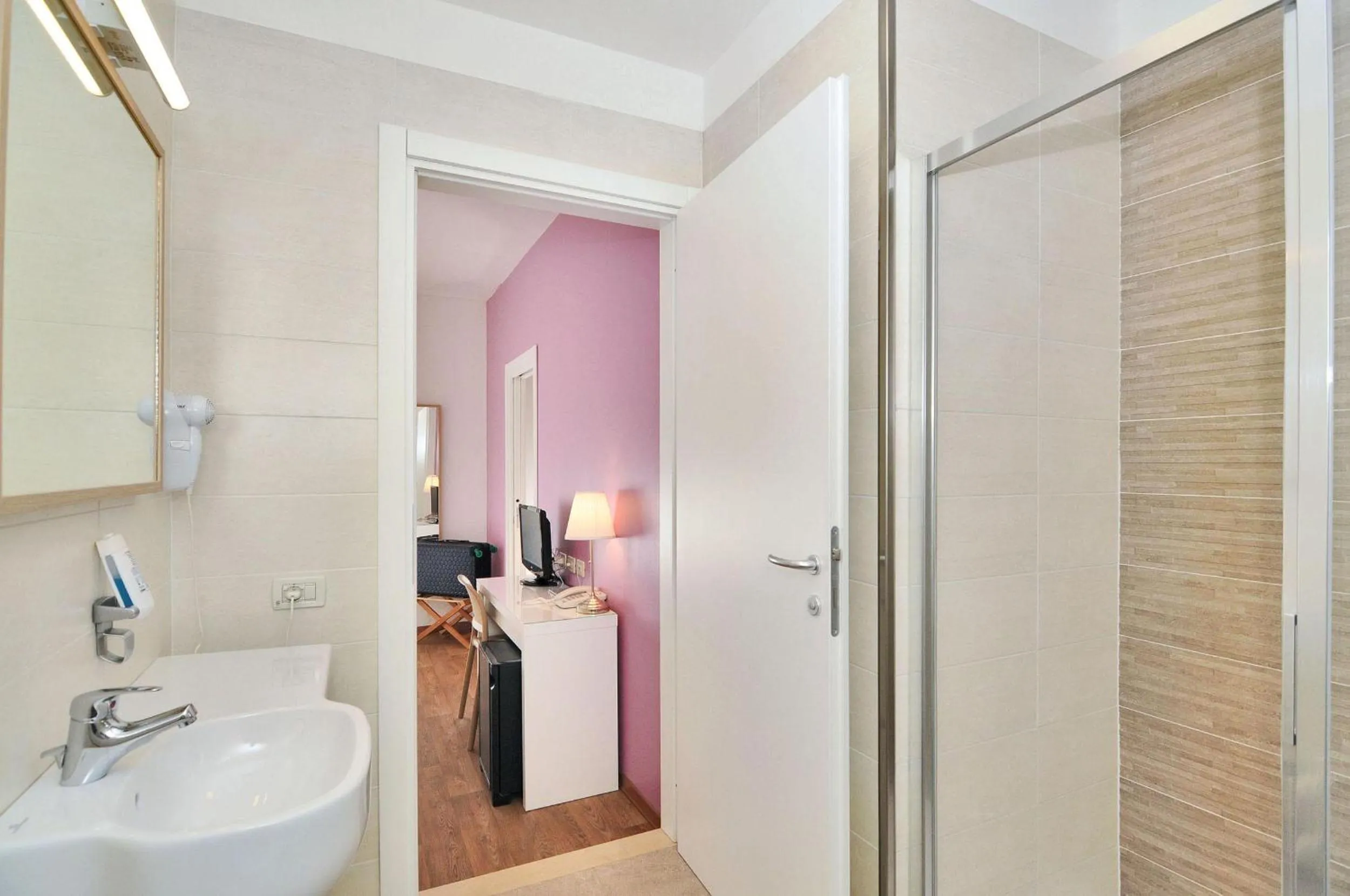 Bathroom in Hotel Nederland