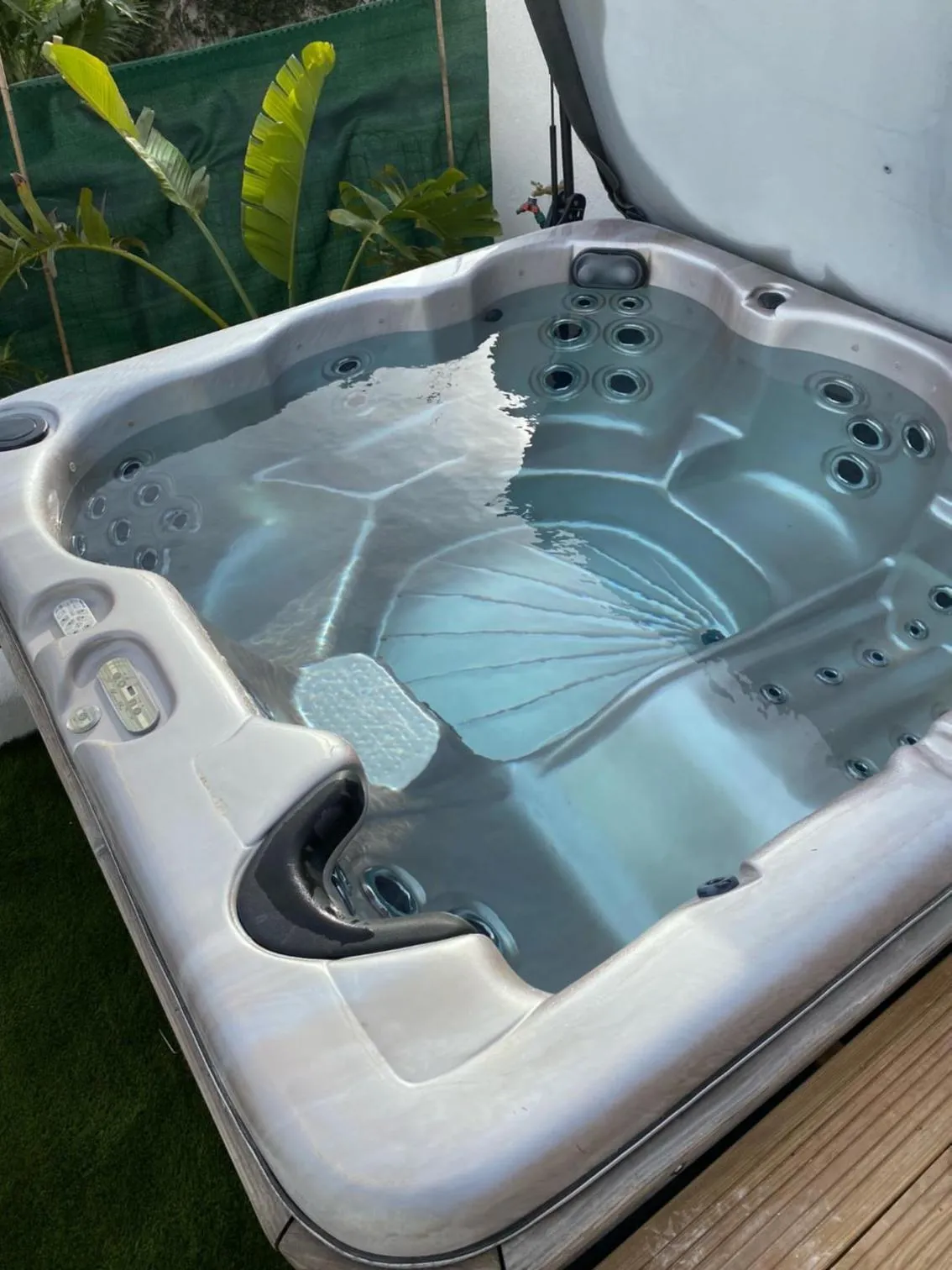 Hot Tub in Hôtel La Villa Patricia - Charme et Tradition