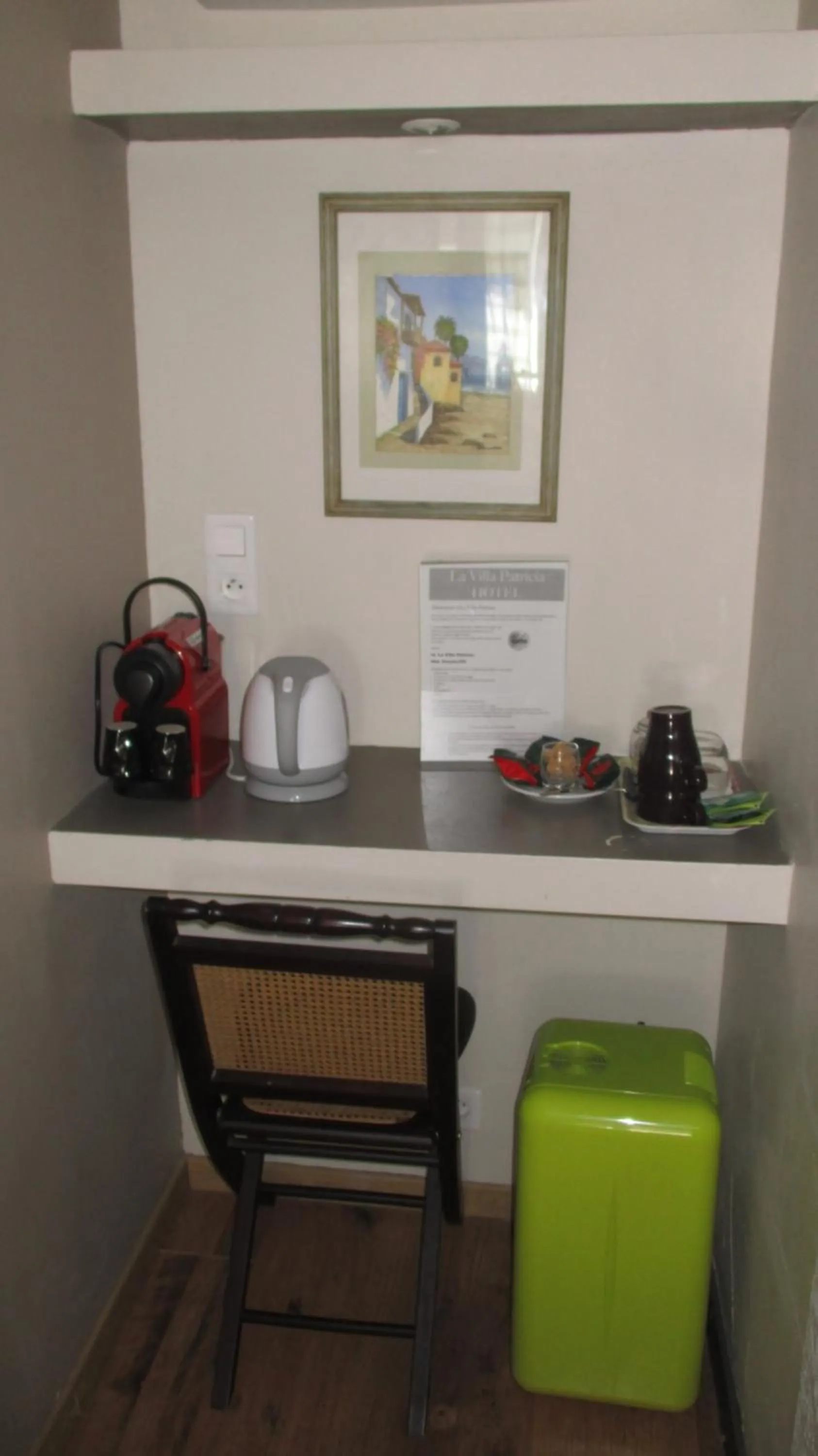 Coffee/tea facilities in Hôtel La Villa Patricia - Charme et Tradition