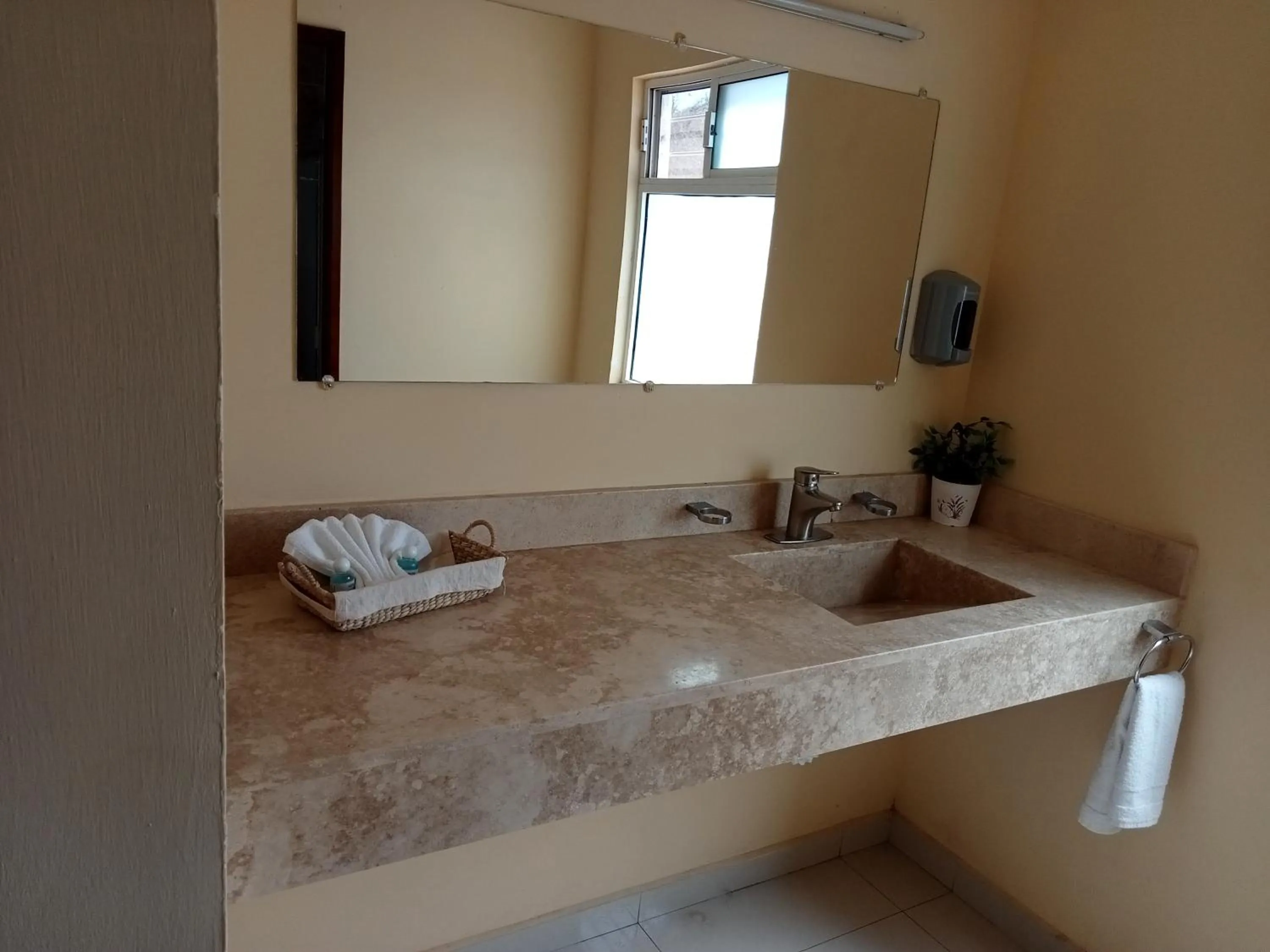 Bed in El Descanso Inn