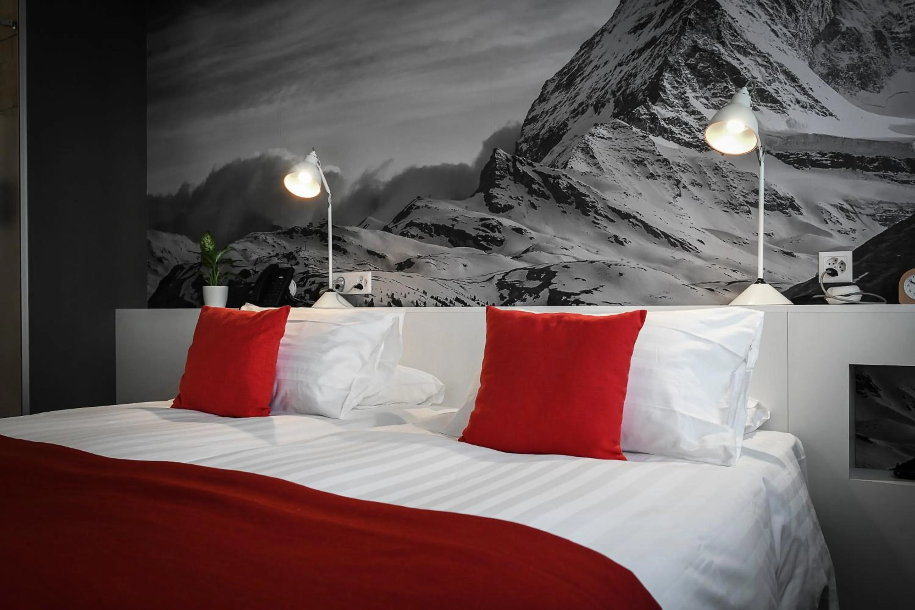 Bedroom, Bed in Home Swiss Hotel