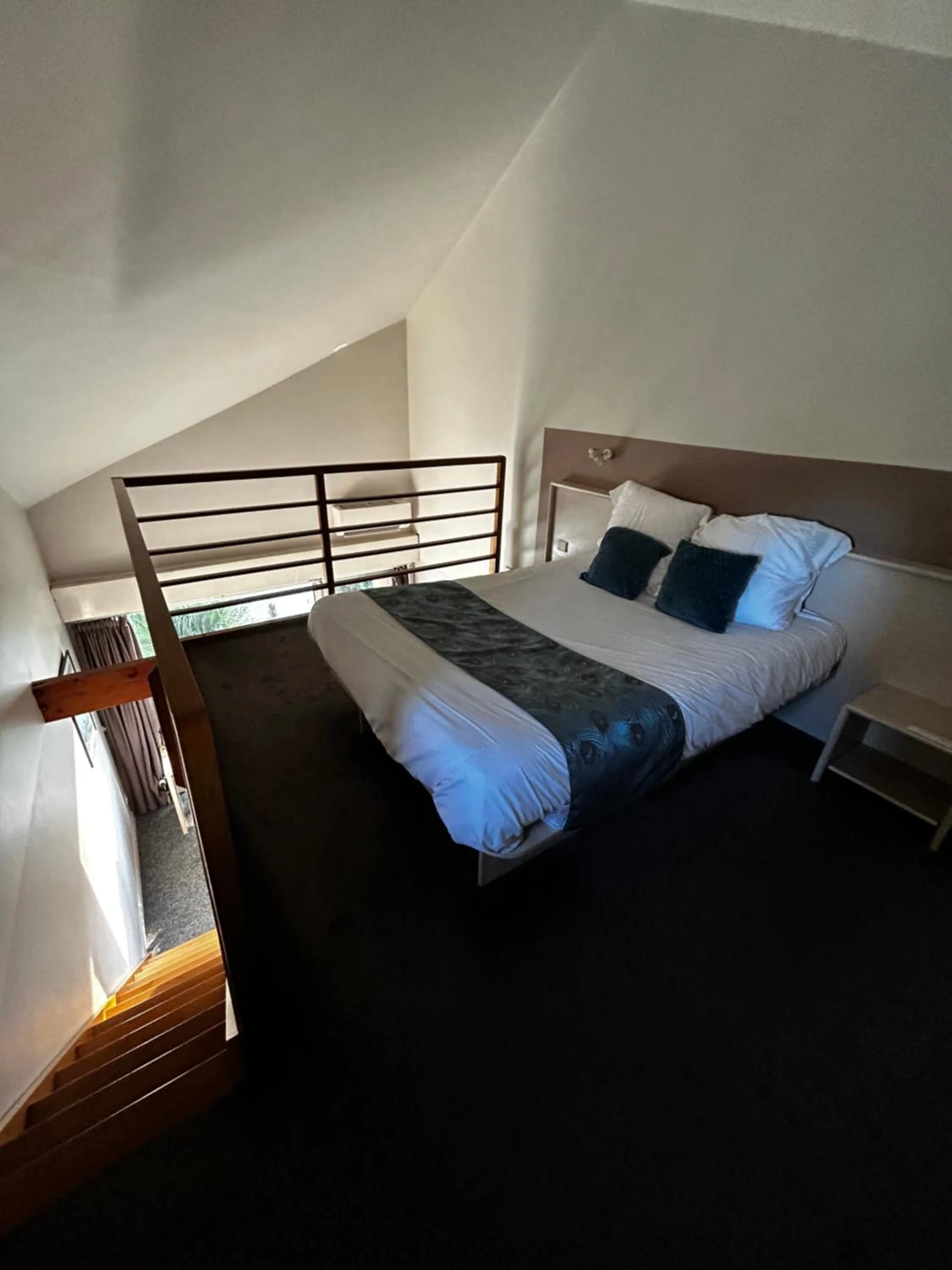 Bed in Hôtel L'ile Du Saussay