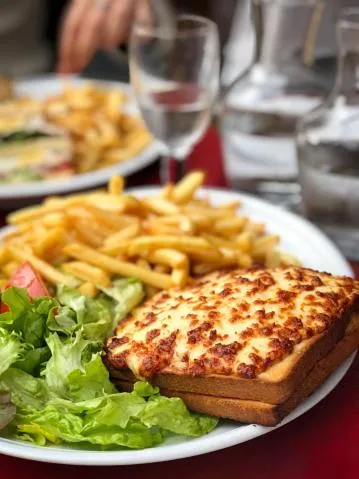 Restaurant/places to eat in Hôtel L'ile Du Saussay