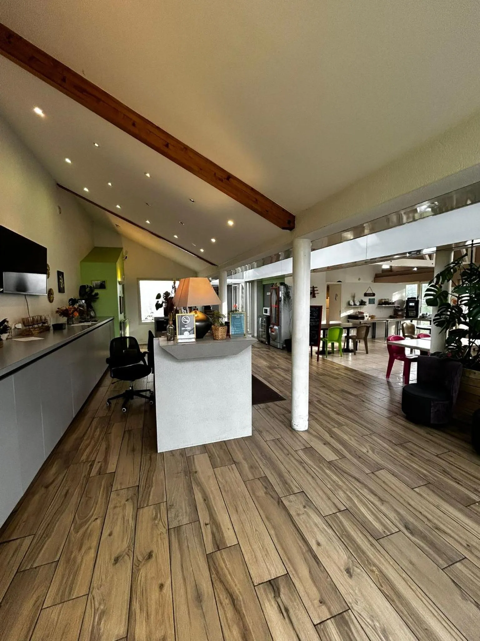 Lobby or reception in Hôtel L'ile Du Saussay