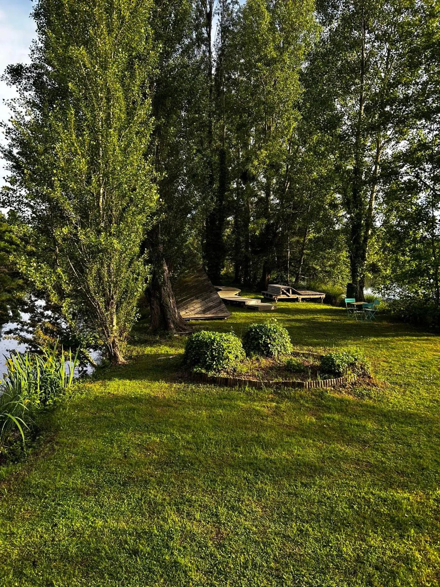 Natural landscape in Hôtel L'ile Du Saussay