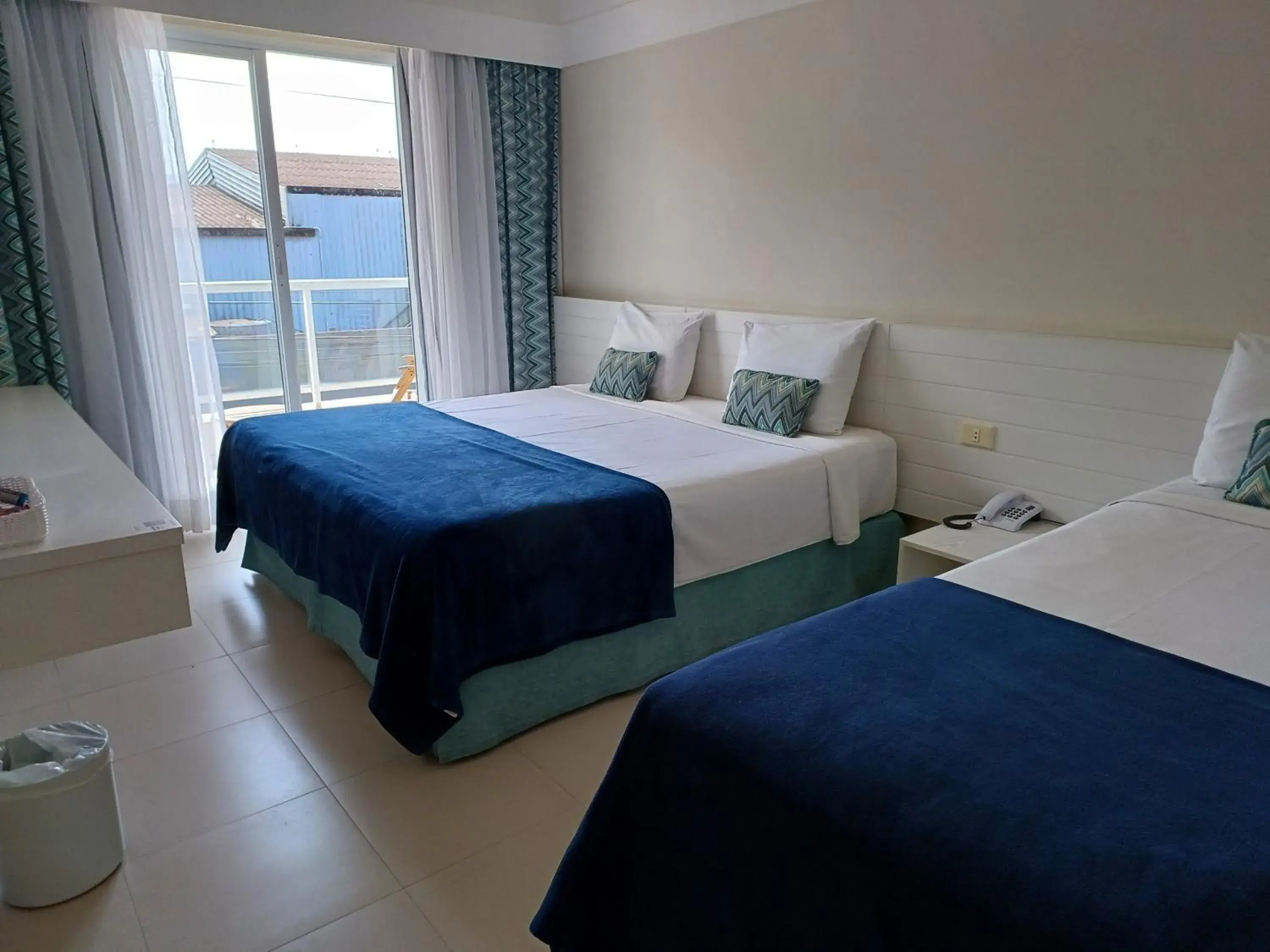 Superior Triple Room with Partial Sea View in The Falls Hotel - Frente mar Superior Triple Room with Partial Sea View in The Falls Hotel - Frente mar