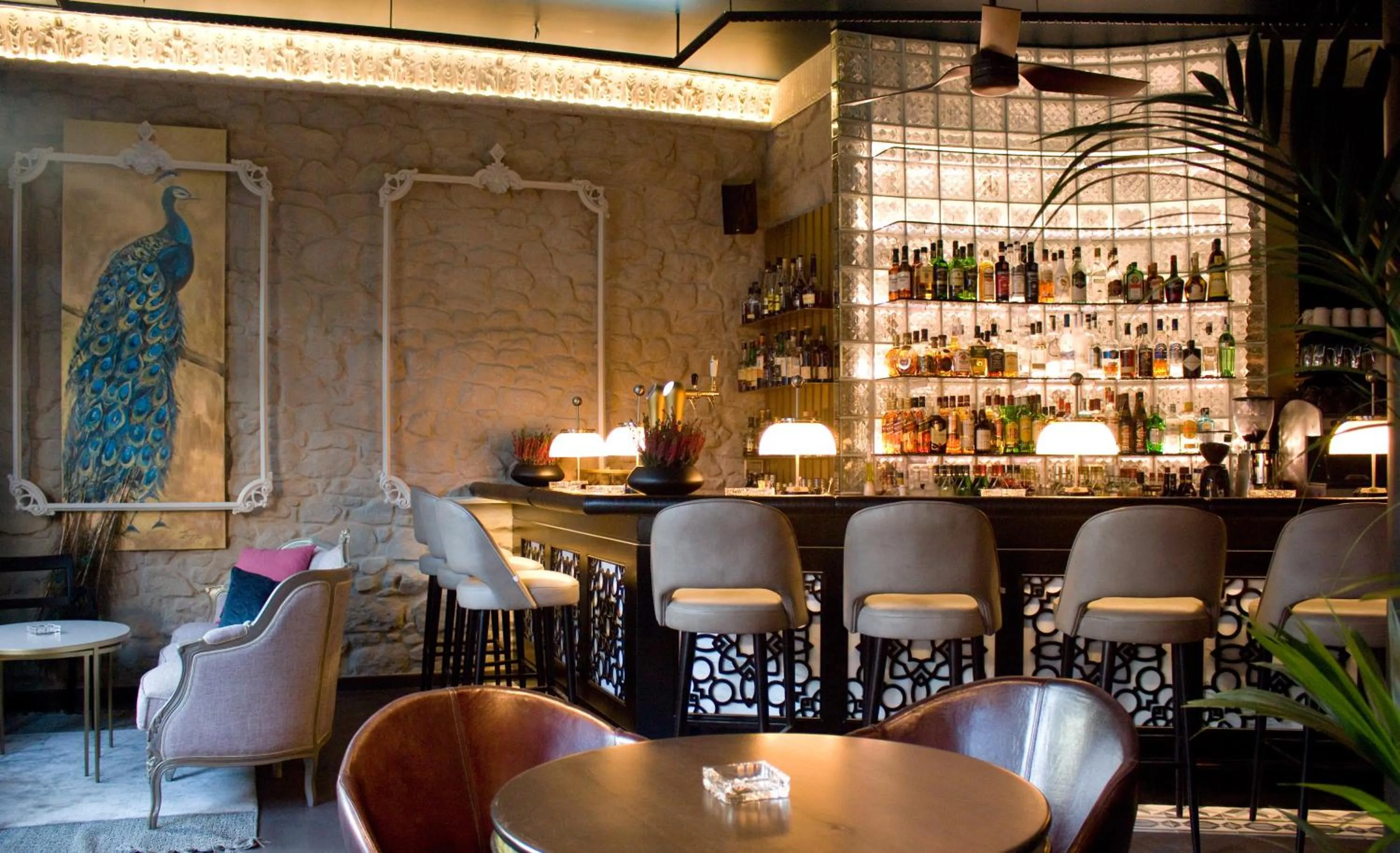 Lounge or bar in Xenon Inn