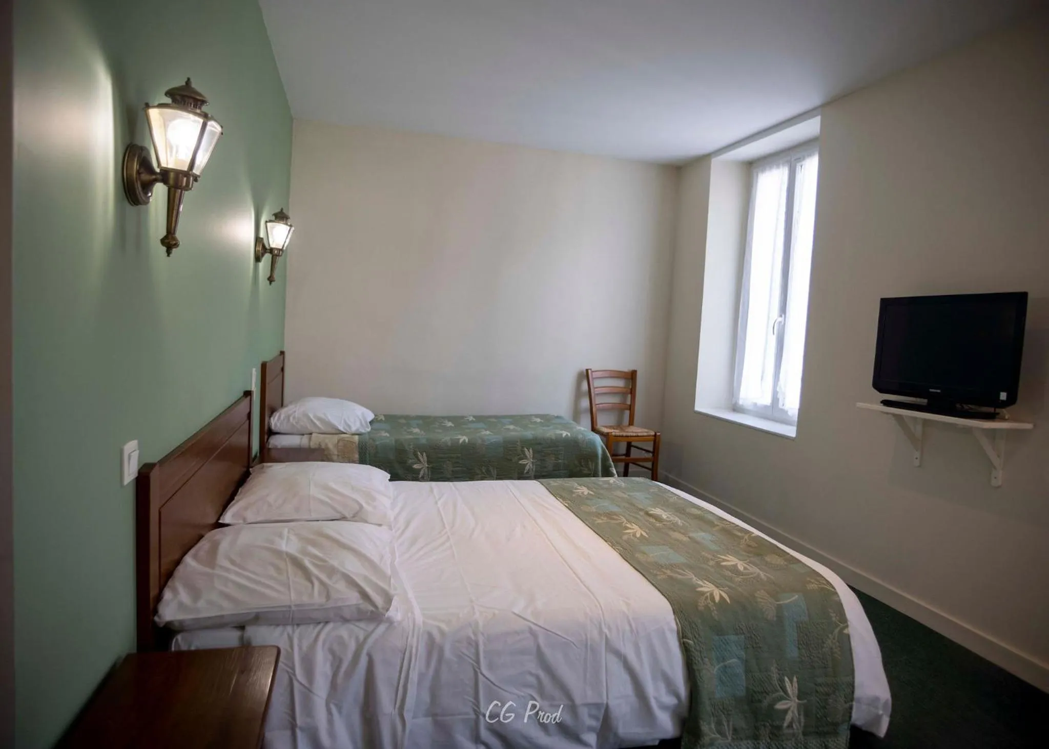 Photo of the whole room, Bed in Les Ambassadeurs Logis Hotels et Restaurant