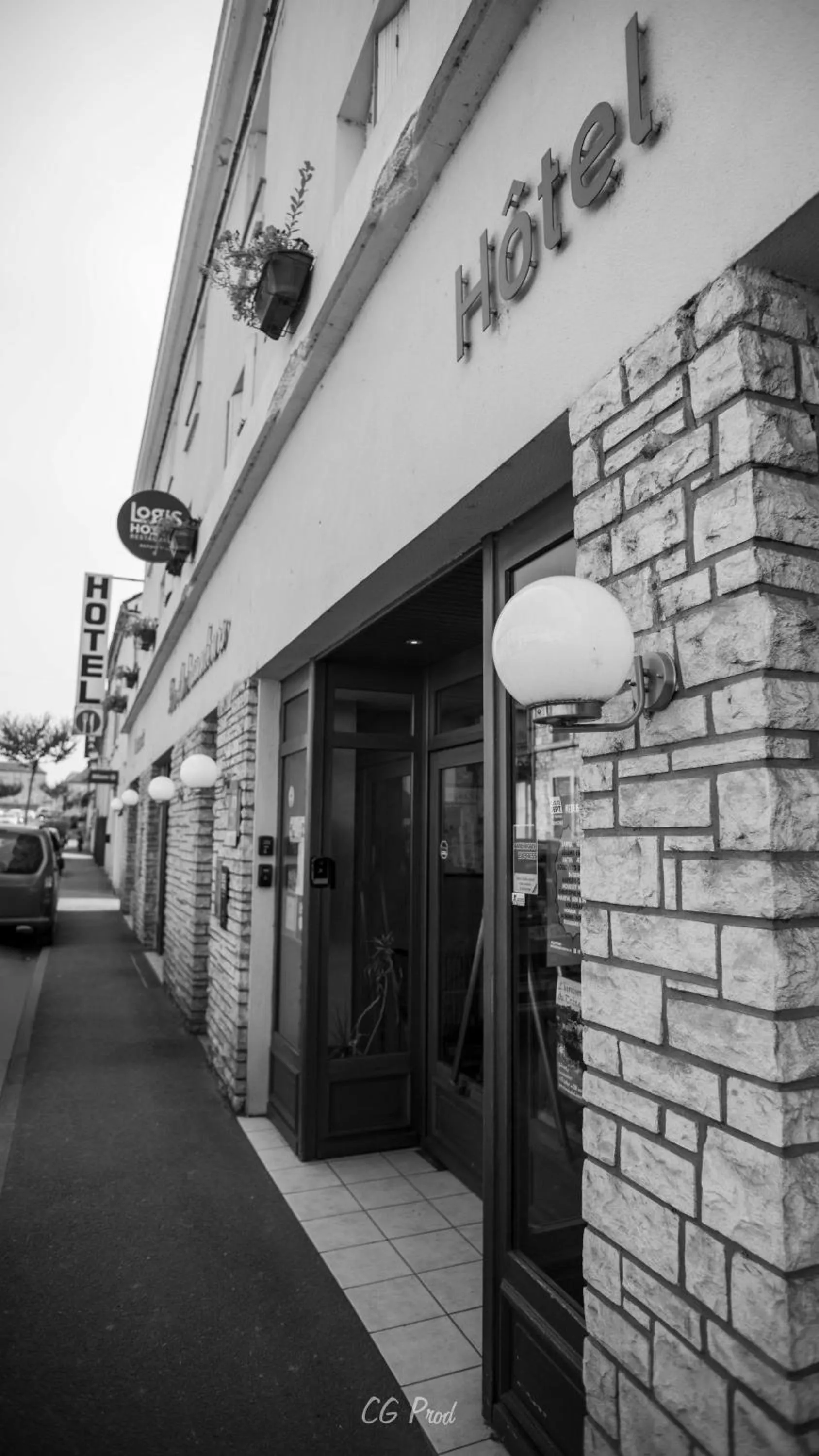 Facade/entrance in Les Ambassadeurs Logis Hotels et Restaurant