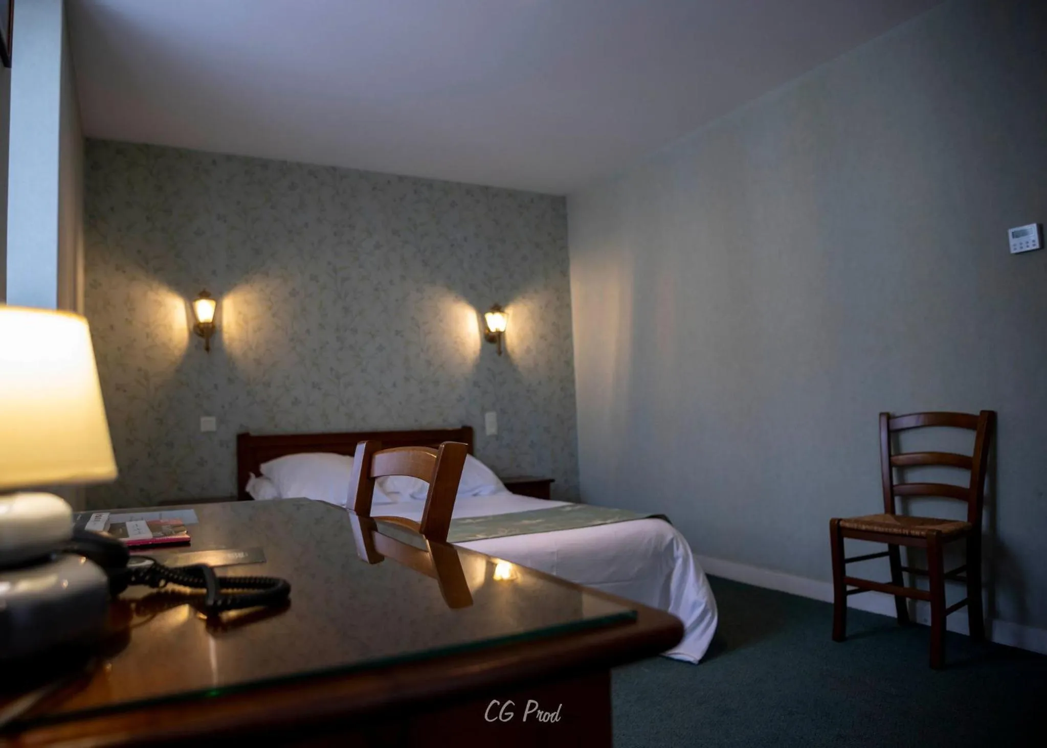 Bedroom, Bed in Les Ambassadeurs Logis Hotels et Restaurant