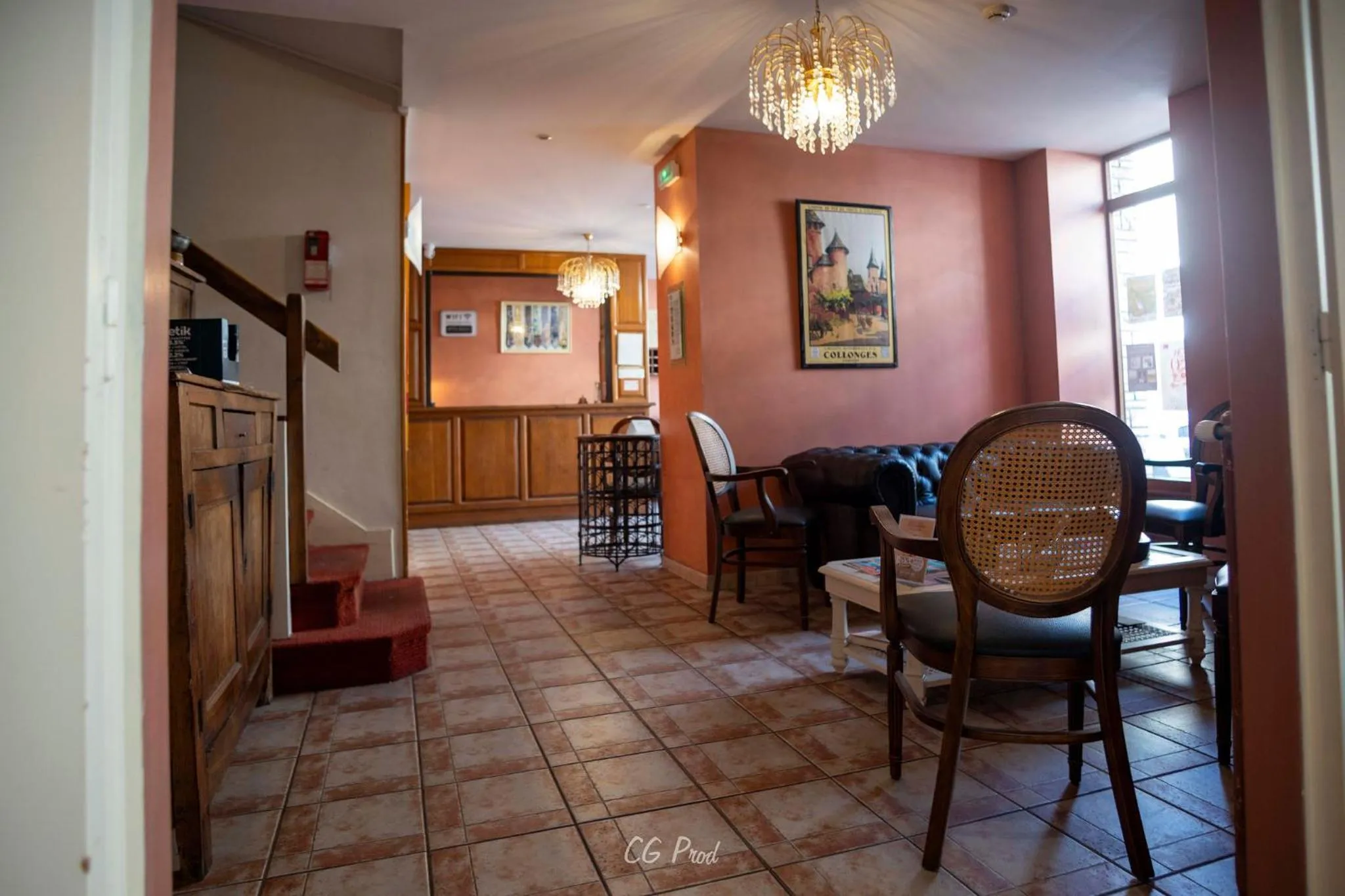 Lobby or reception in Les Ambassadeurs Logis Hotels et Restaurant