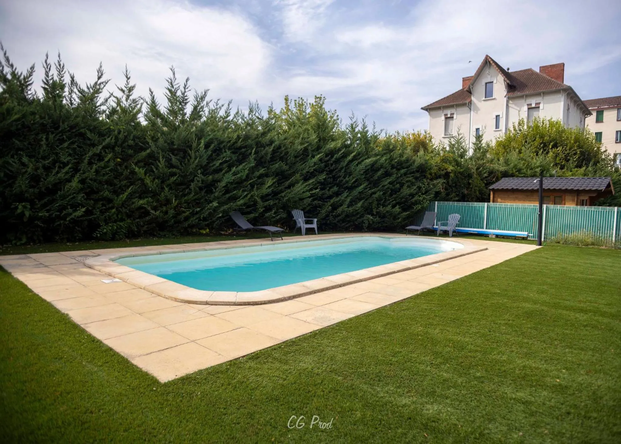 Swimming pool in Les Ambassadeurs Logis Hotels et Restaurant