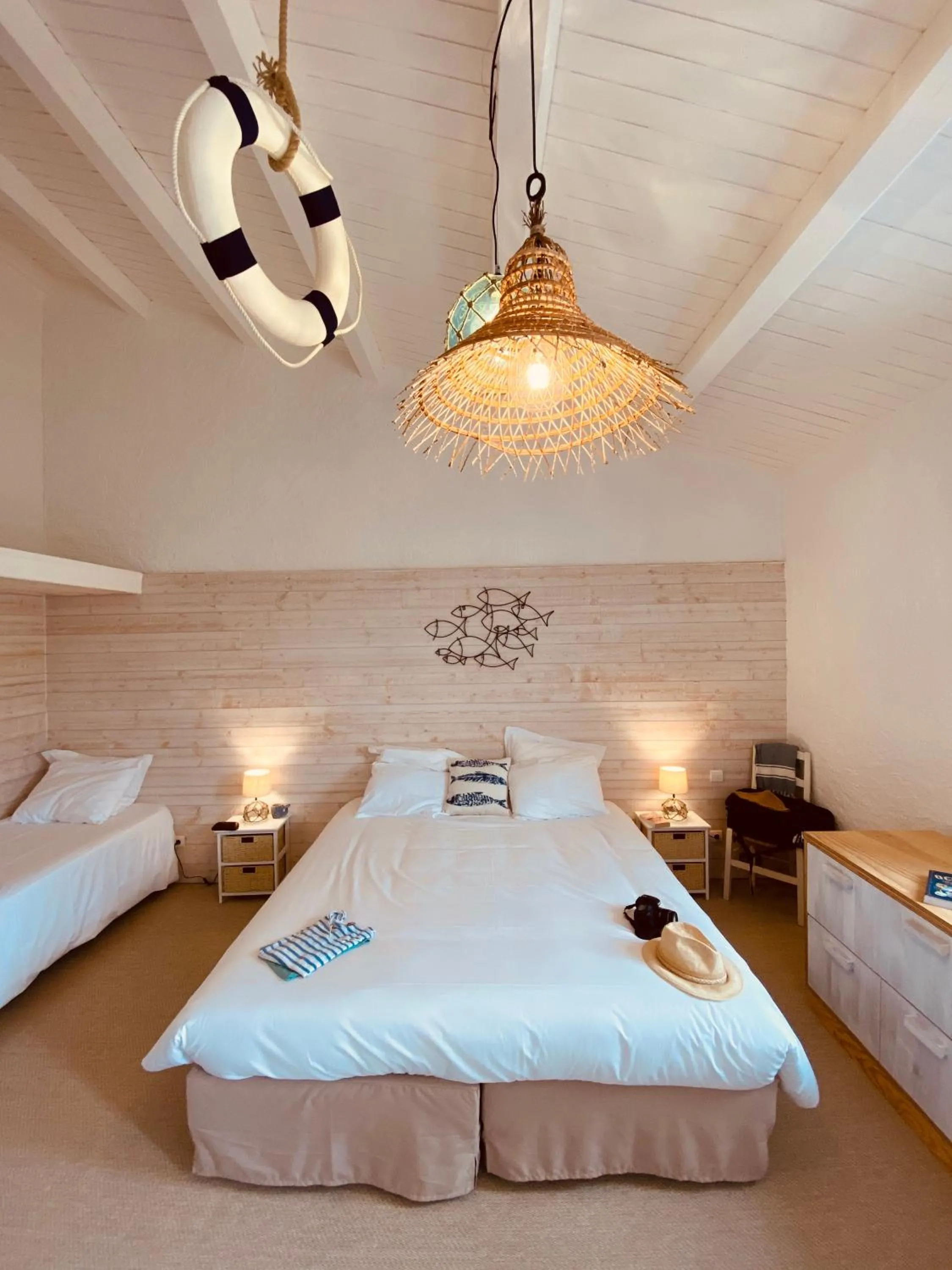 Photo of the whole room, Bed in Hôtel Île de Lumière