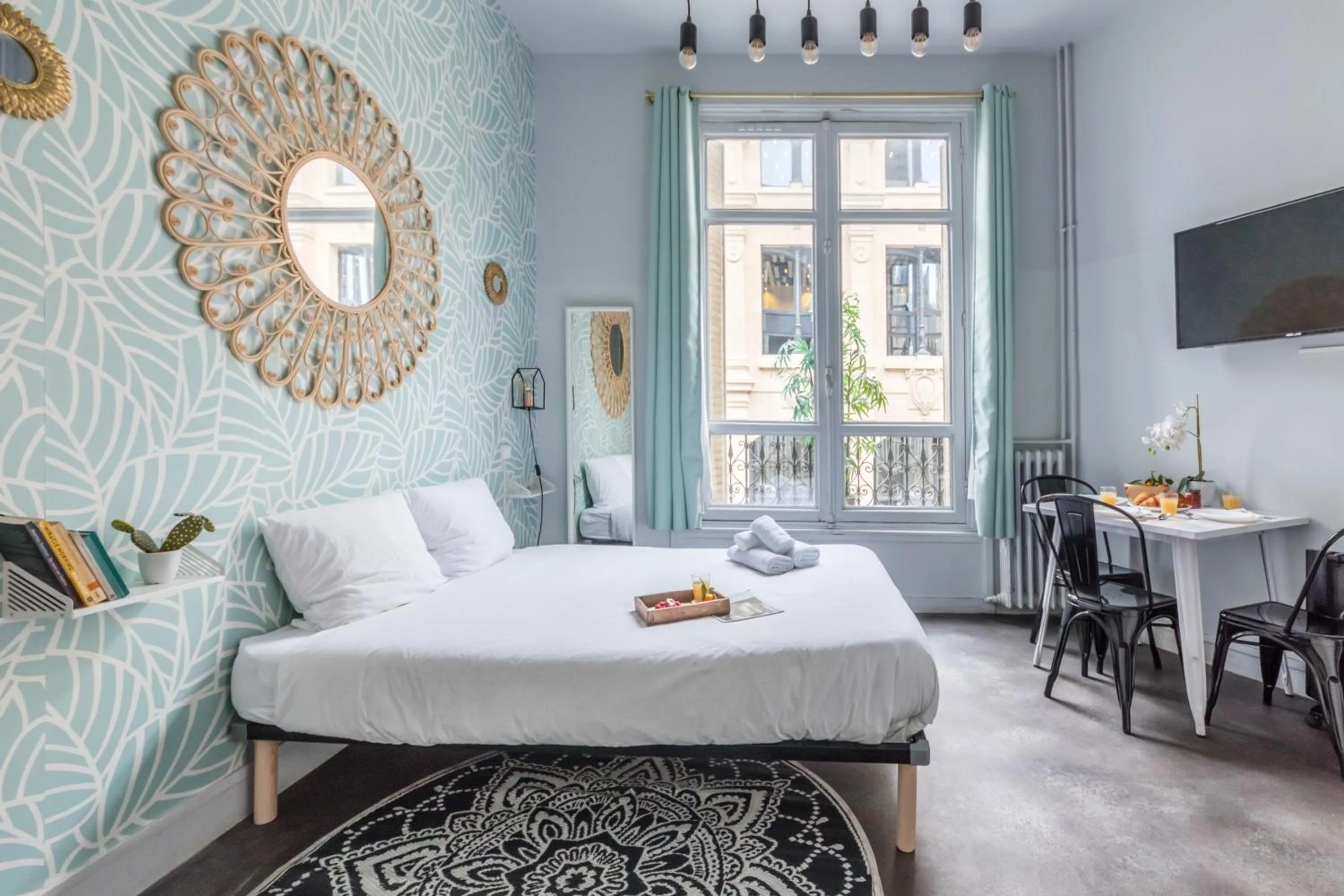 Bedroom, Bed in WS Louvre - Etienne Marcel