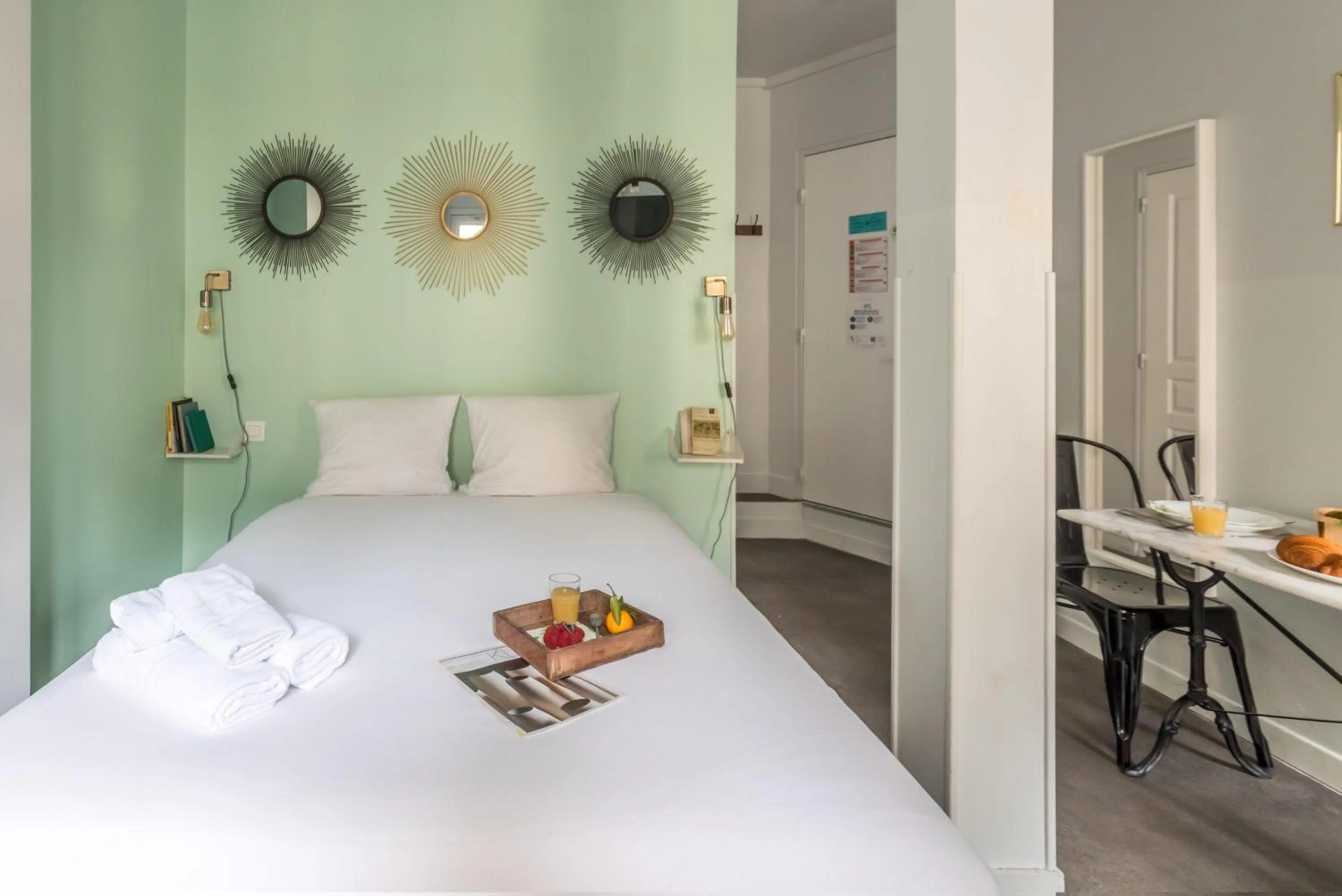 Photo of the whole room, Bed in WS Louvre - Etienne Marcel