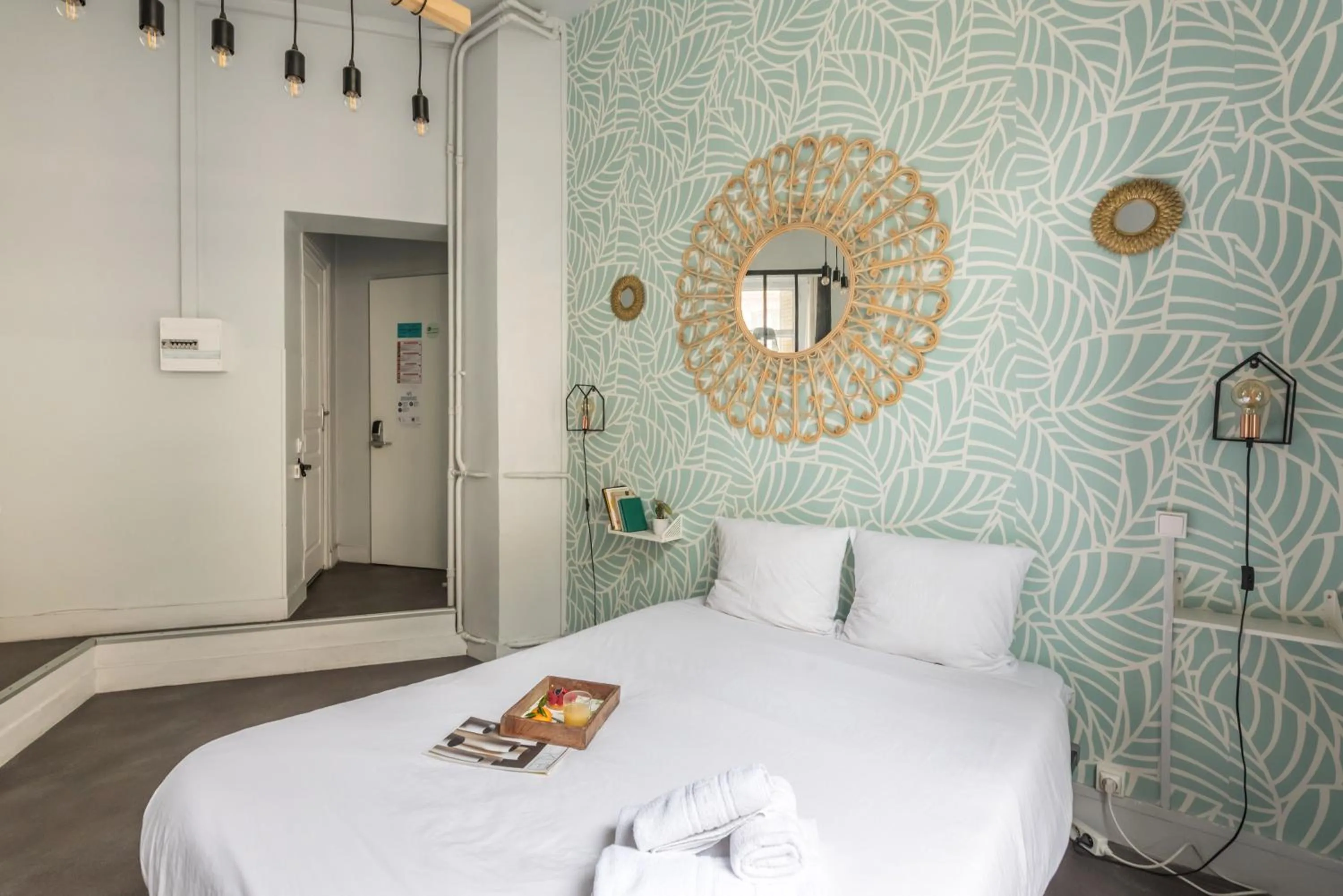 Bedroom, Bed in WS Louvre - Etienne Marcel