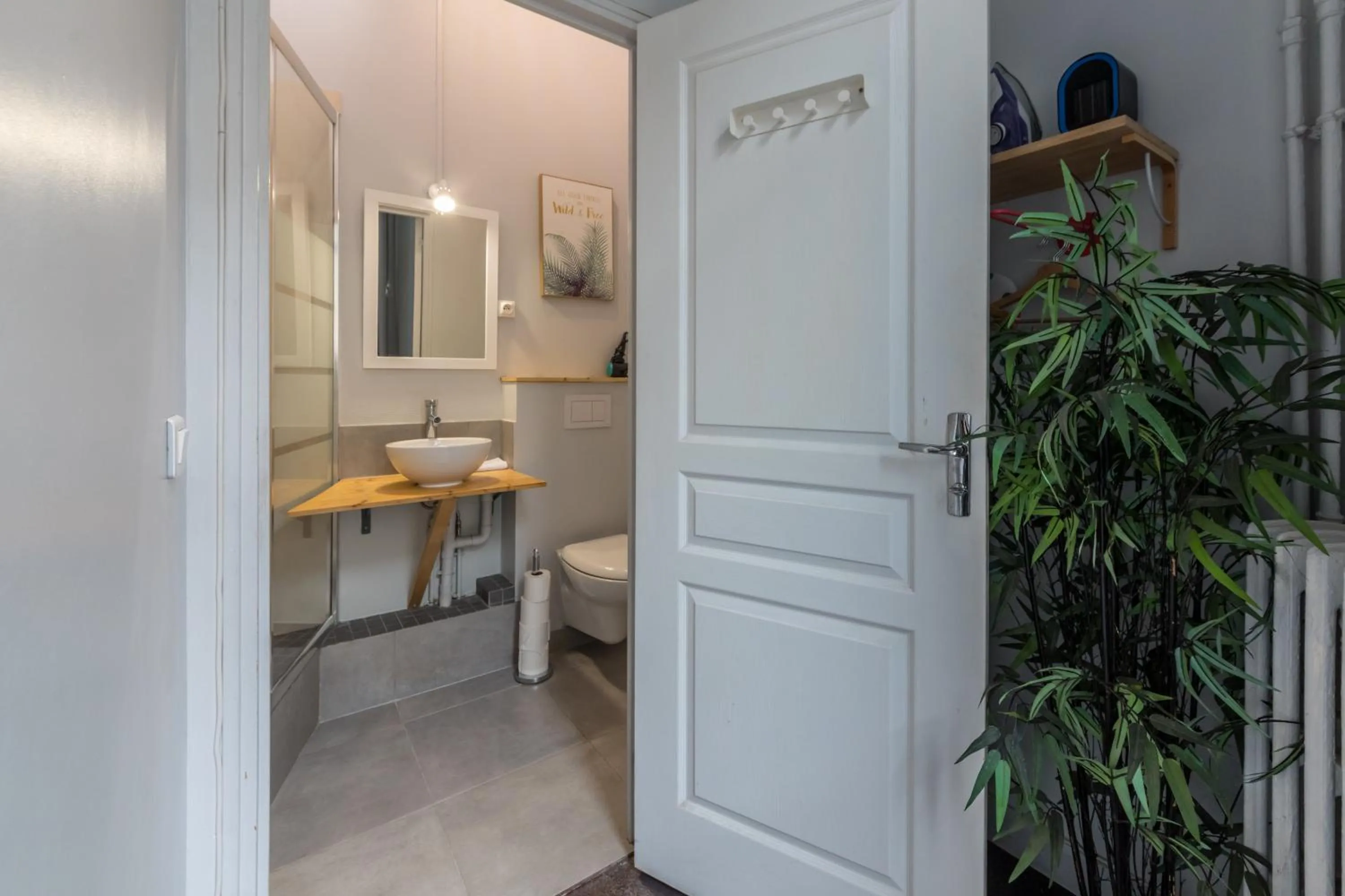 Toilet in WS Louvre - Etienne Marcel