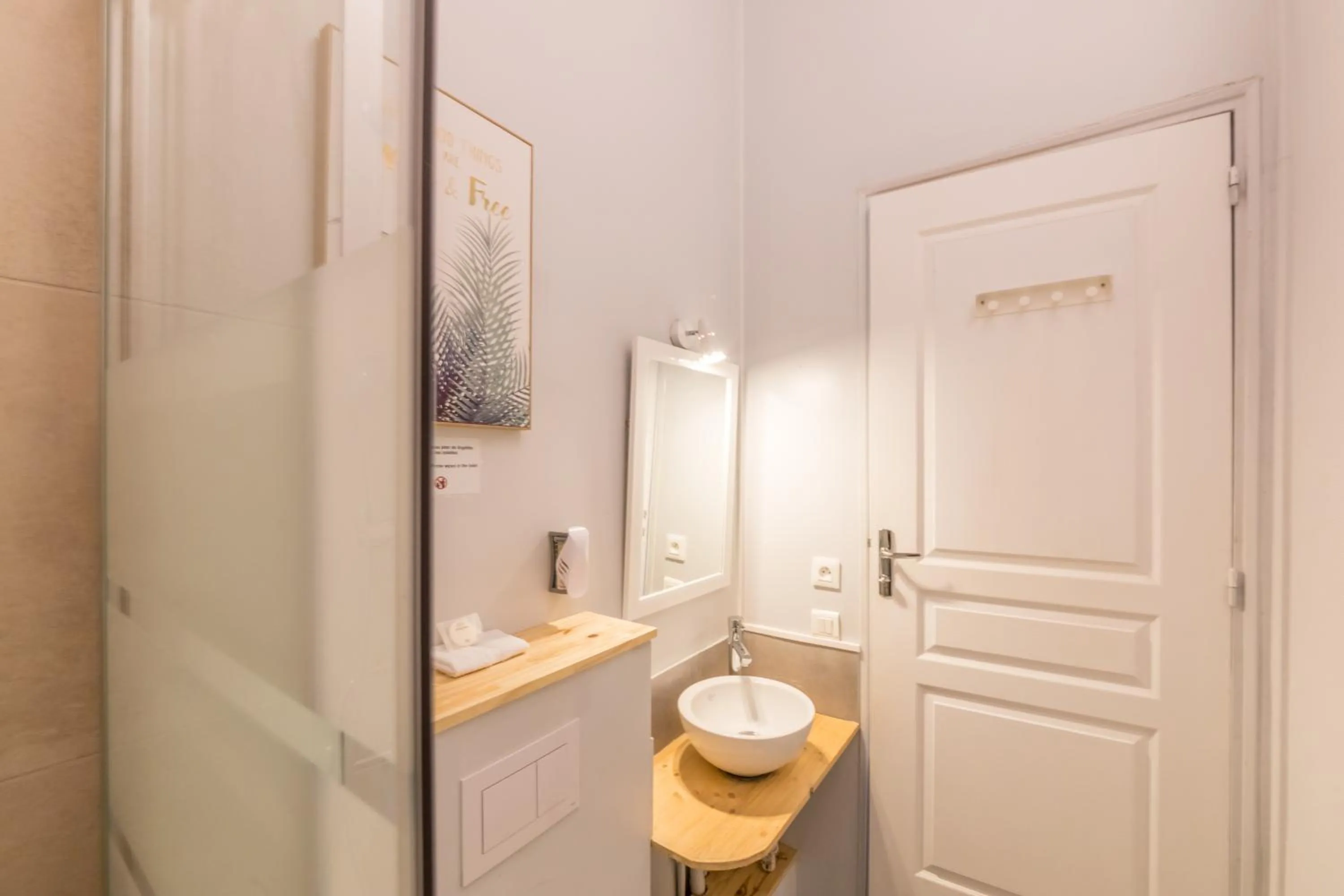 Bathroom in WS Louvre - Etienne Marcel