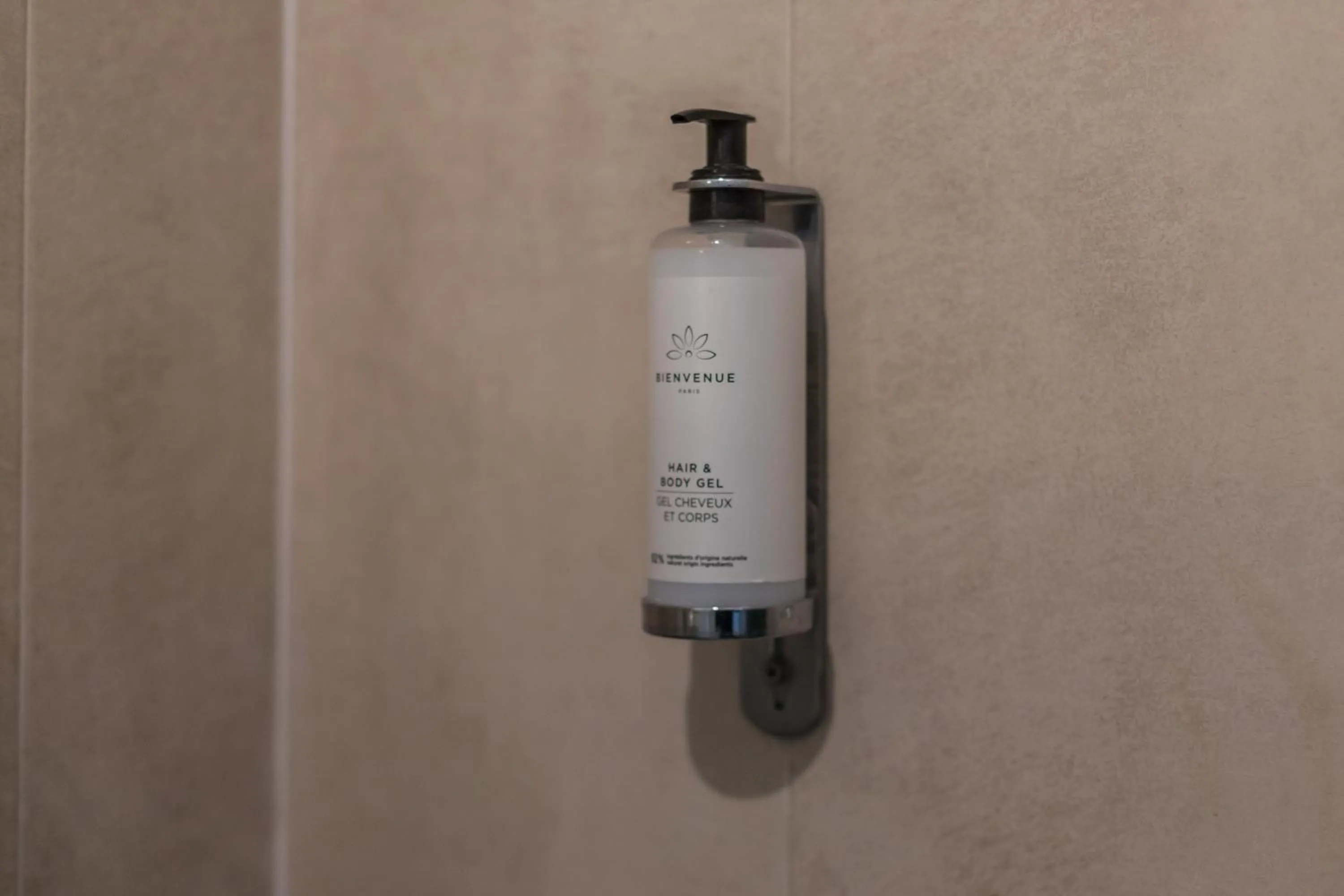 Shower in WS Louvre - Etienne Marcel