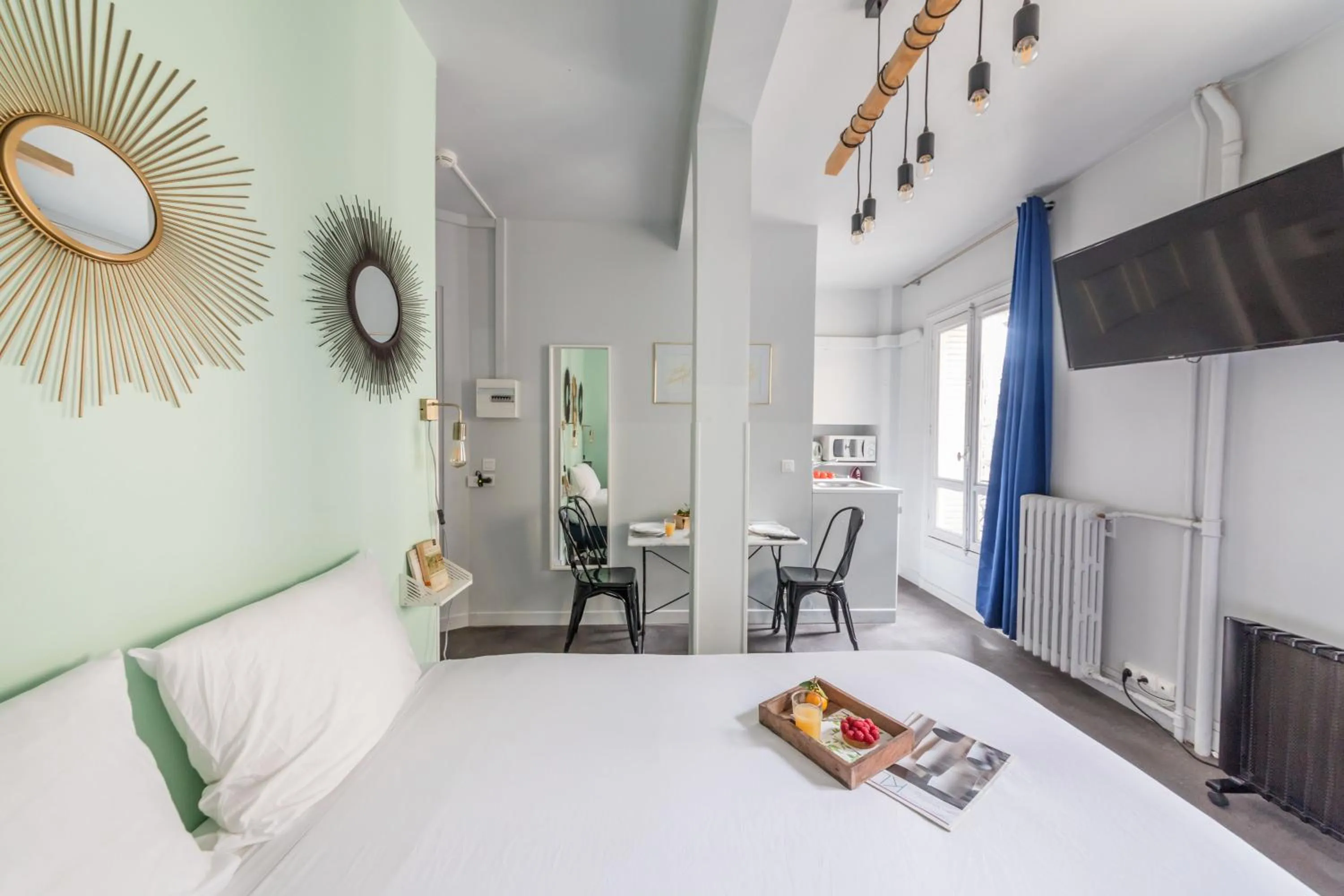 Bedroom, Bed in WS Louvre - Etienne Marcel