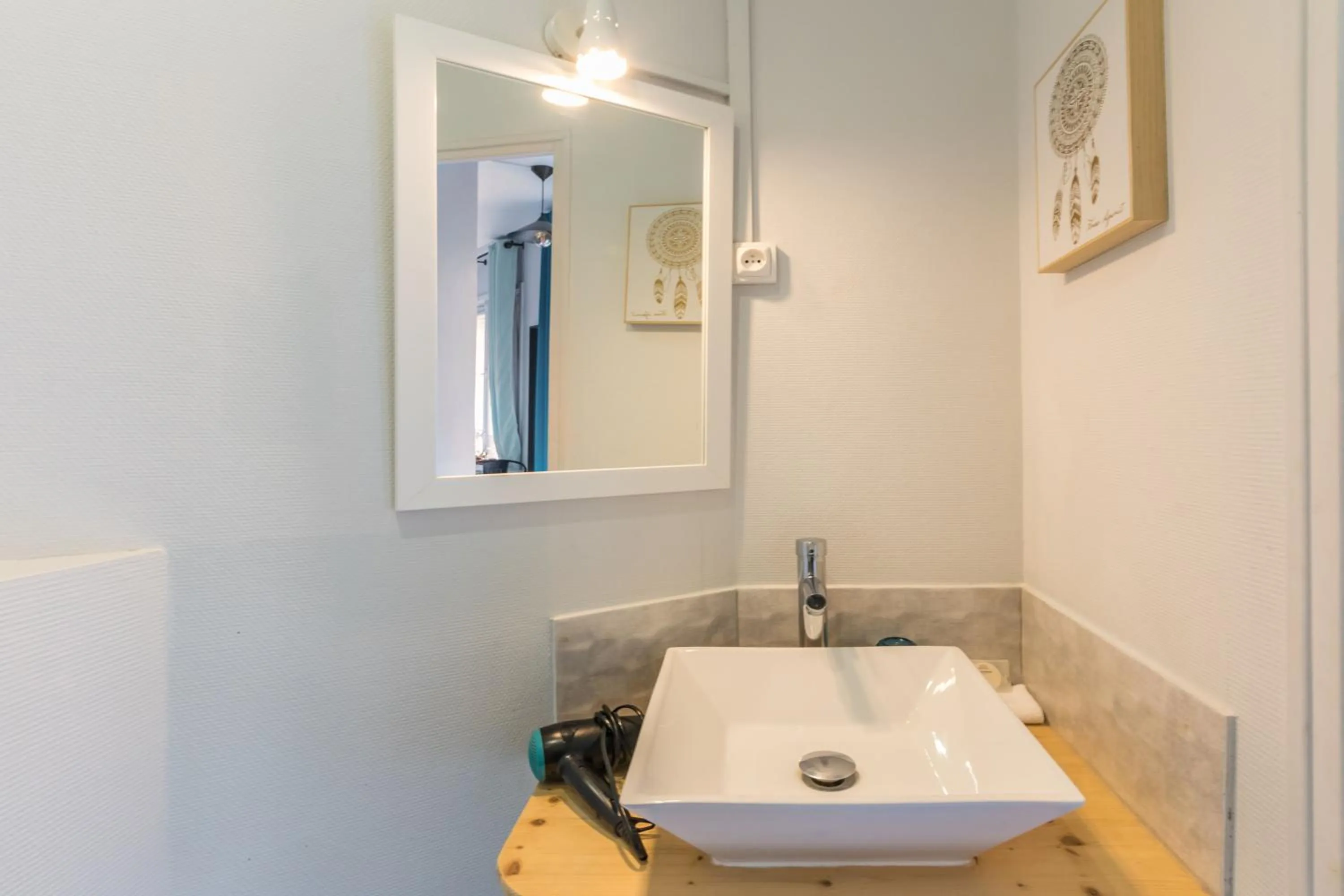 Bathroom in WS Louvre - Etienne Marcel