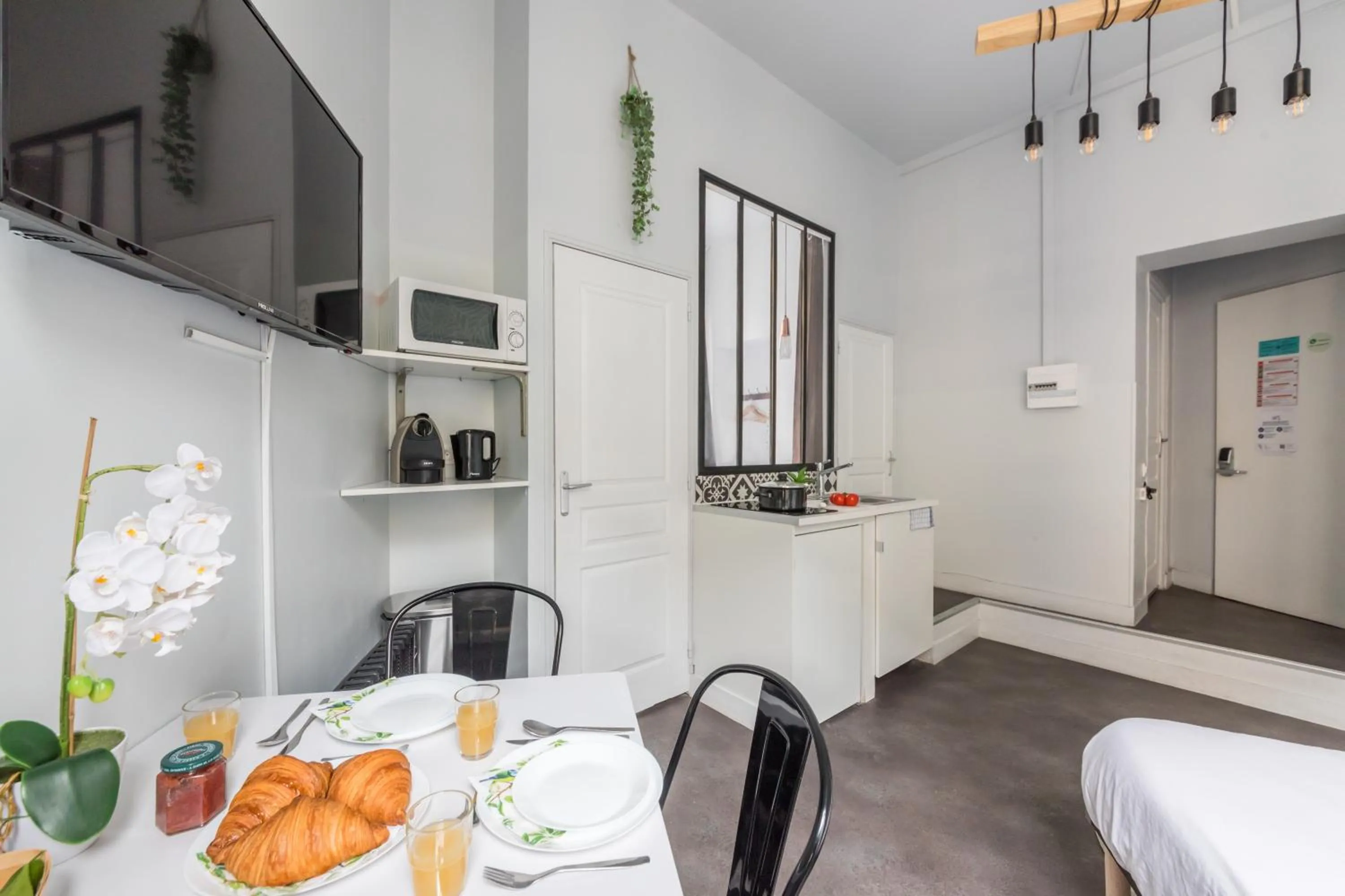 Bedroom in WS Louvre - Etienne Marcel