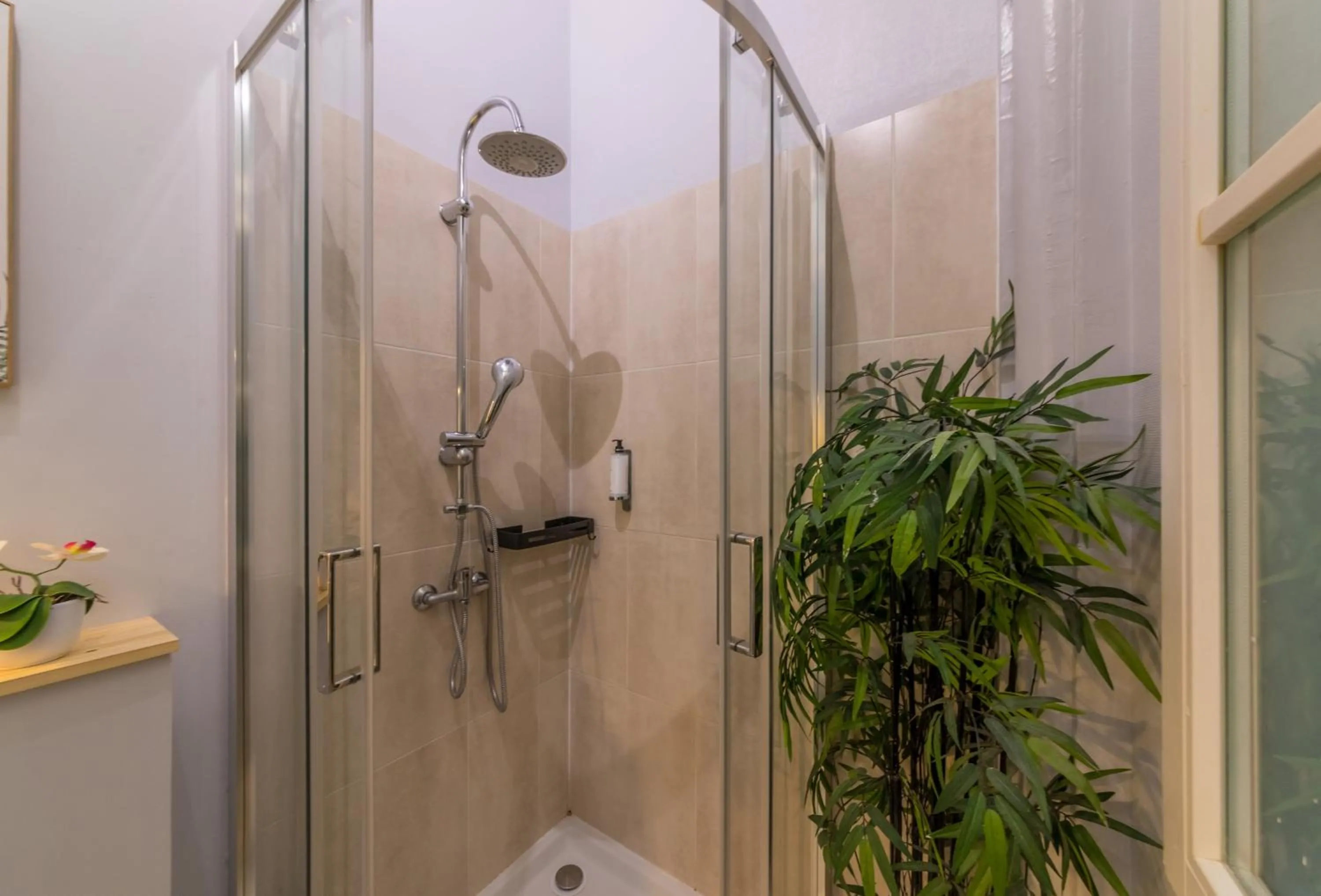 Bathroom in WS Louvre - Etienne Marcel