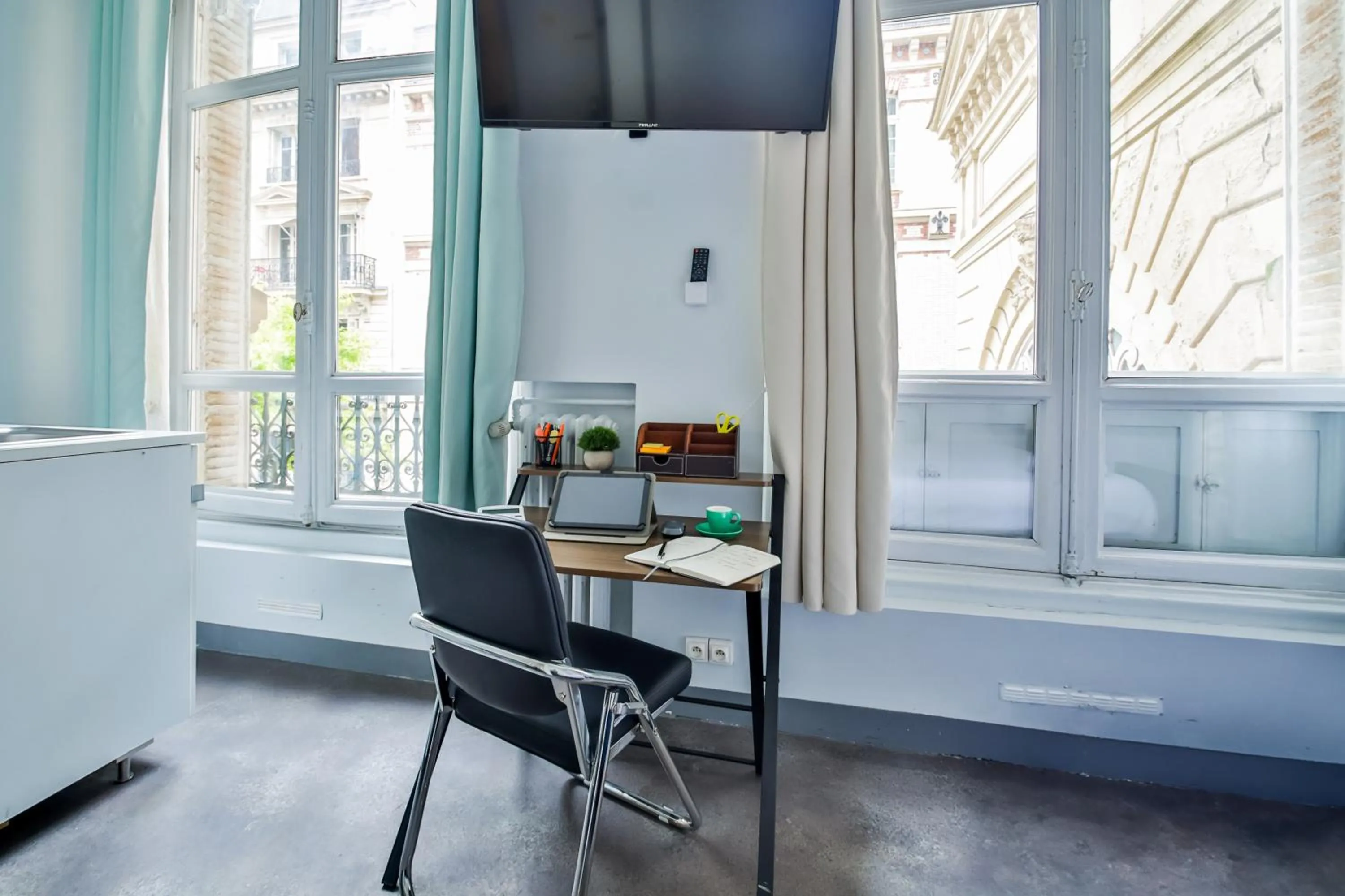 Bed in WS Louvre - Etienne Marcel