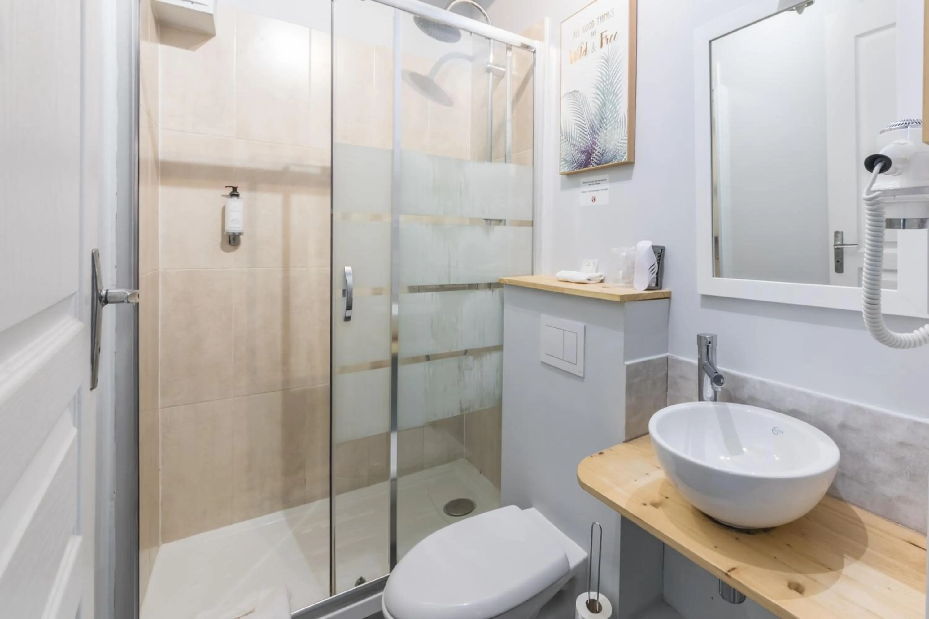 Bathroom in WS Louvre - Etienne Marcel