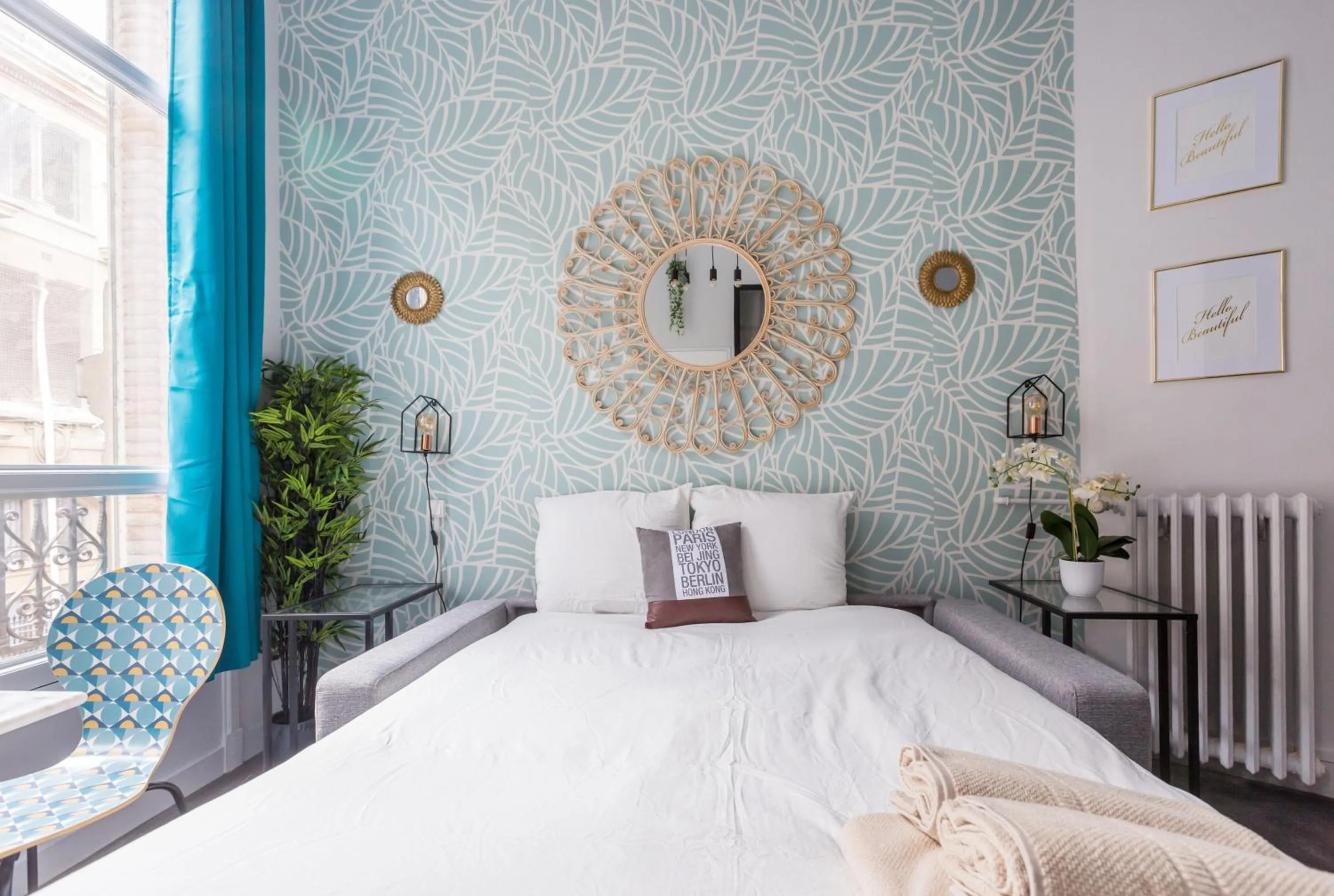 Bed in WS Louvre - Etienne Marcel