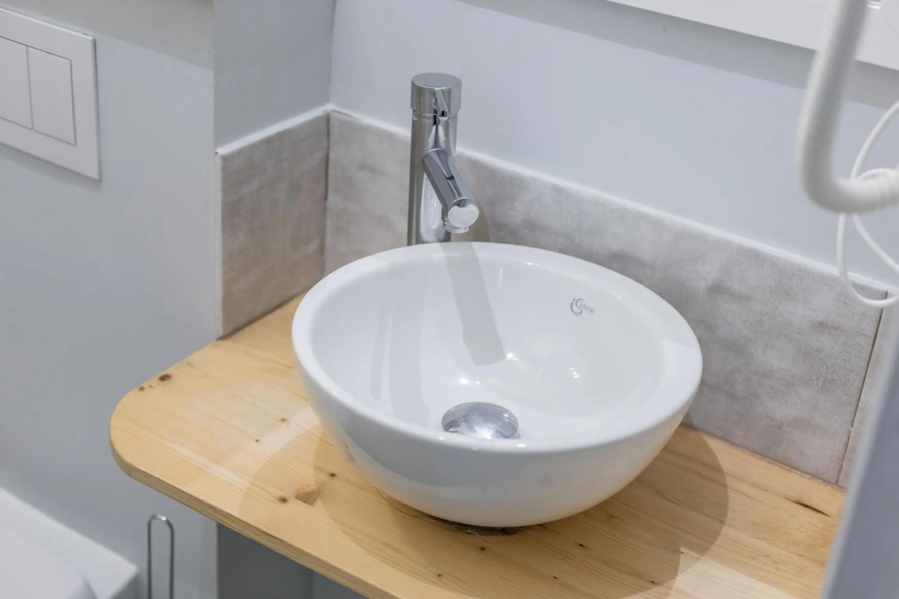 Bathroom in WS Louvre - Etienne Marcel