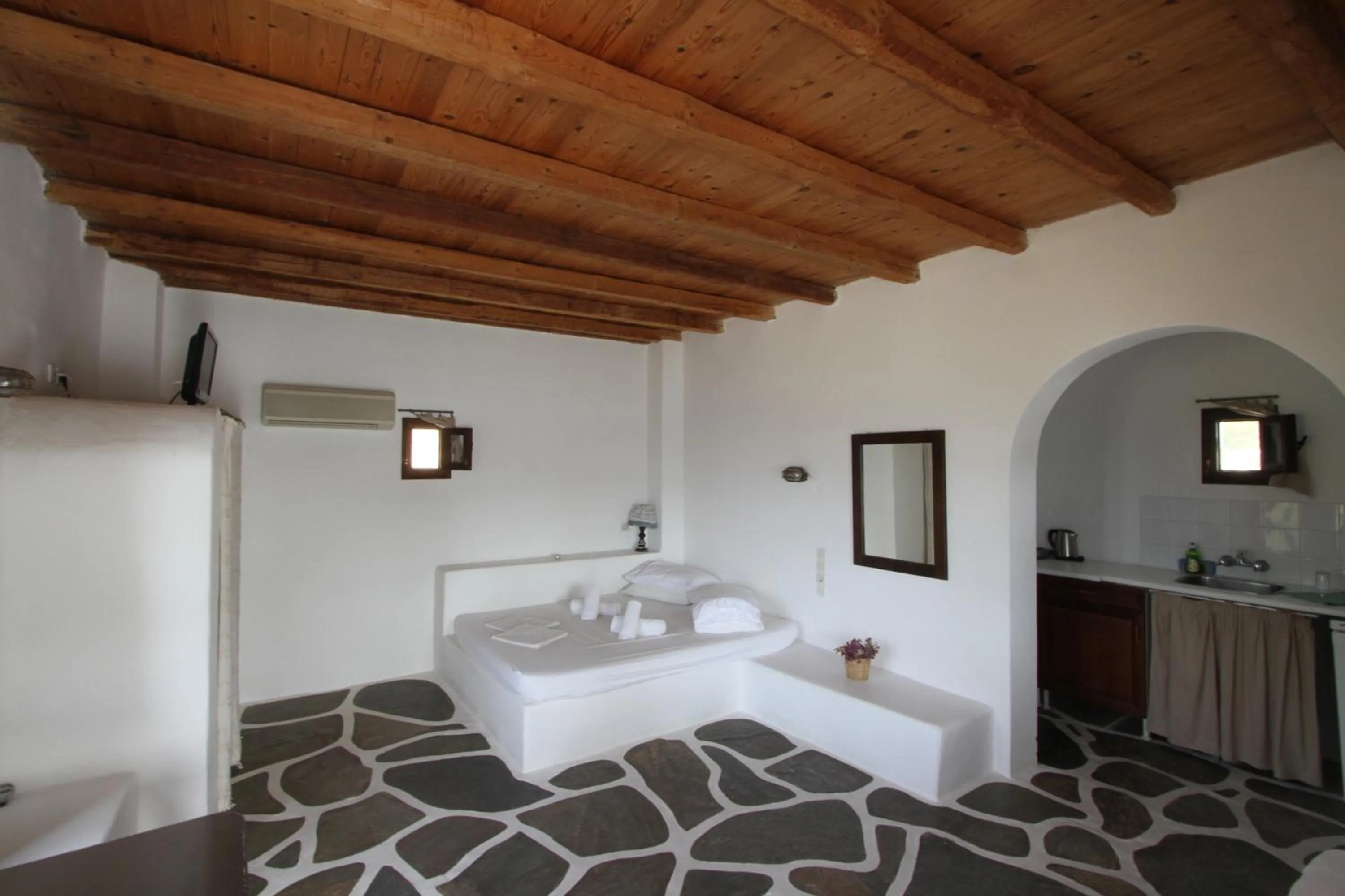 Kitchen or kitchenette, Bed in Petra Holiday Village