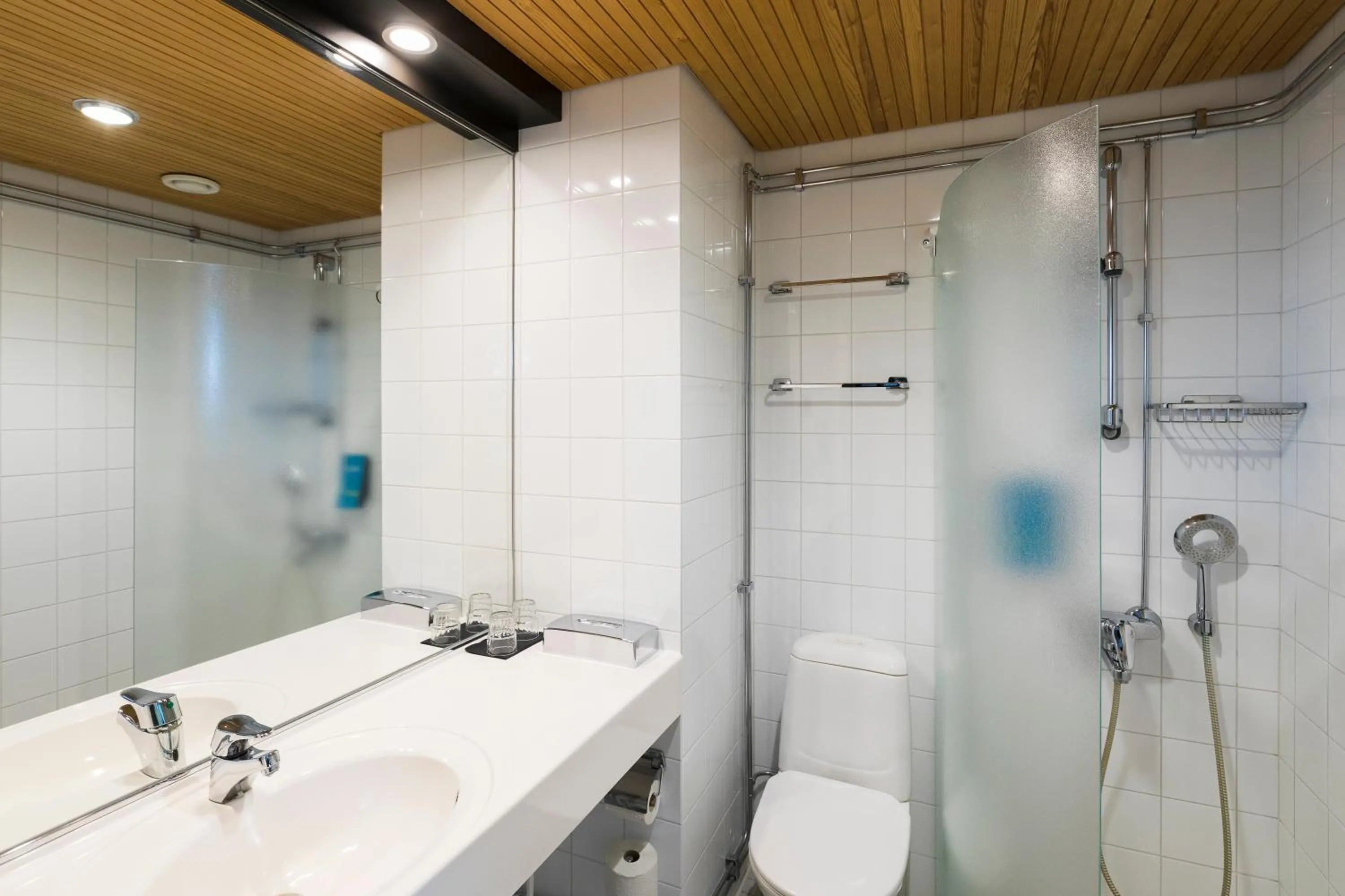 Shower in Break Sokos Hotel Koli