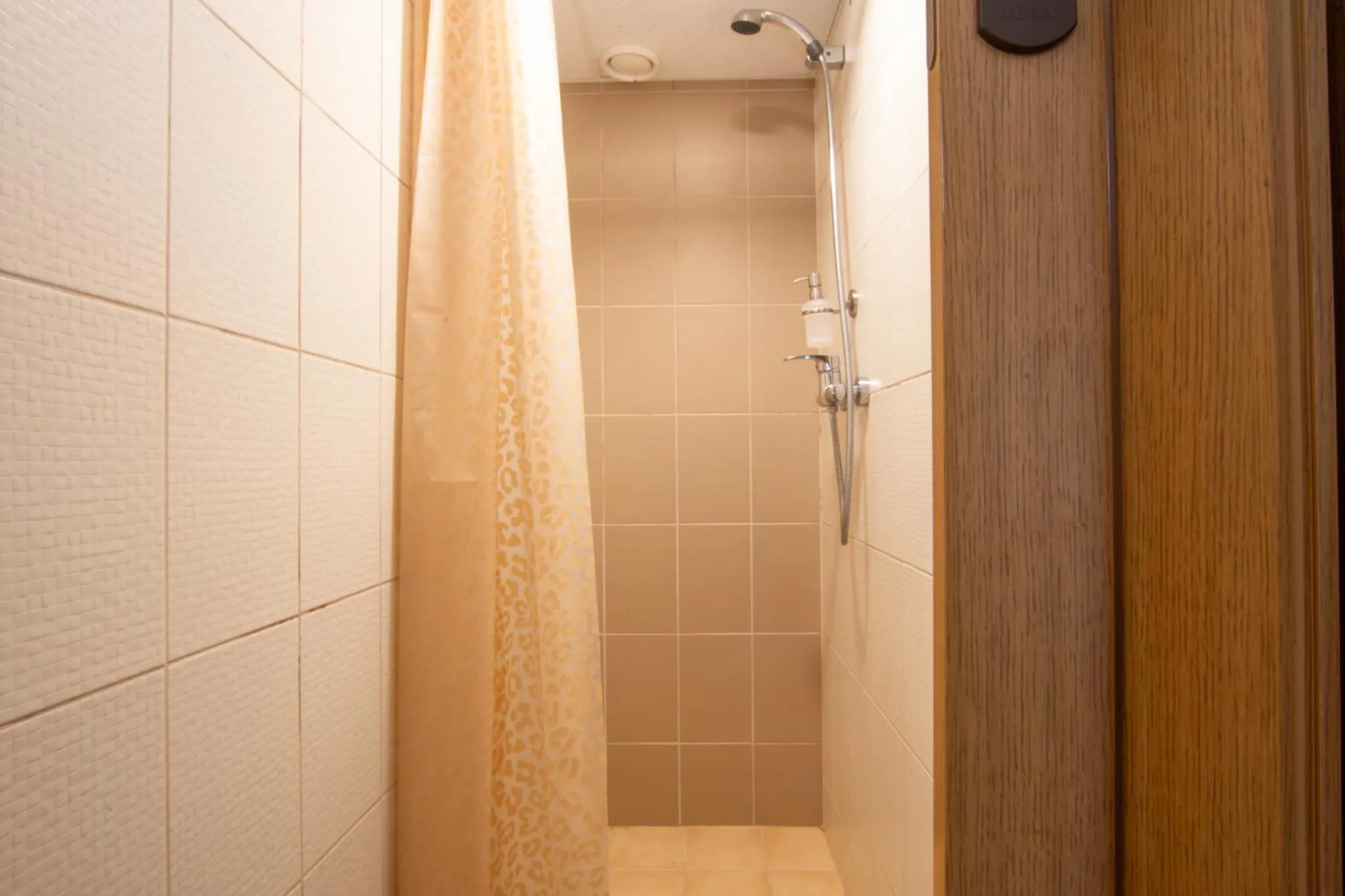 Shower in Carolina Hotel