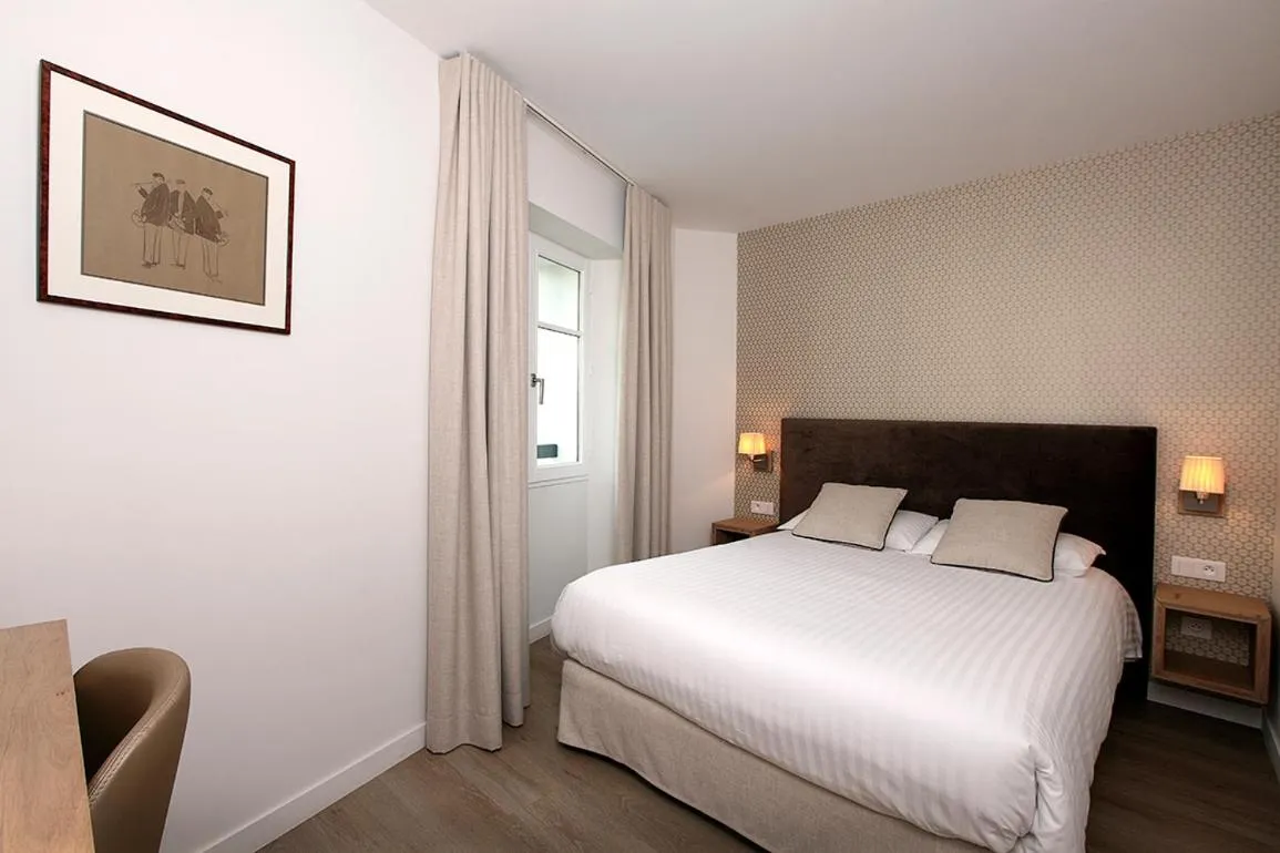 Bed in Logis Hotel de la Nivelle