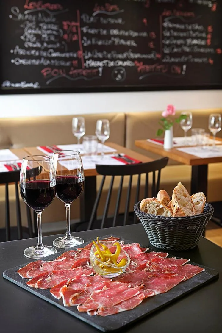 Lounge or bar in Logis Hotel de la Nivelle