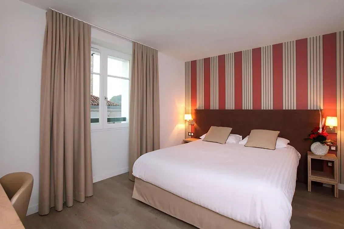 Bed in Logis Hotel de la Nivelle Bed in Logis Hotel de la Nivelle