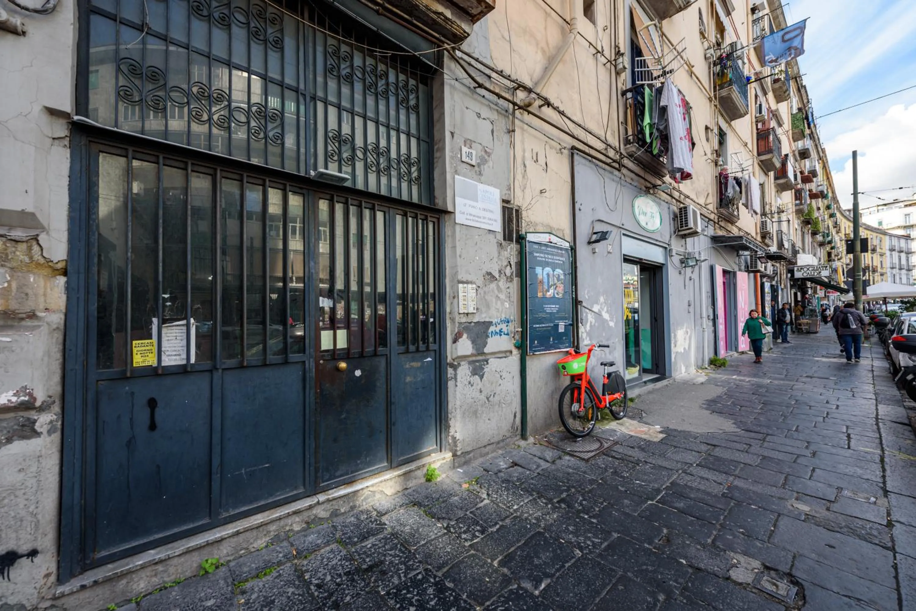 Property building in Napoli Centrale di Fabio e Veronica LT