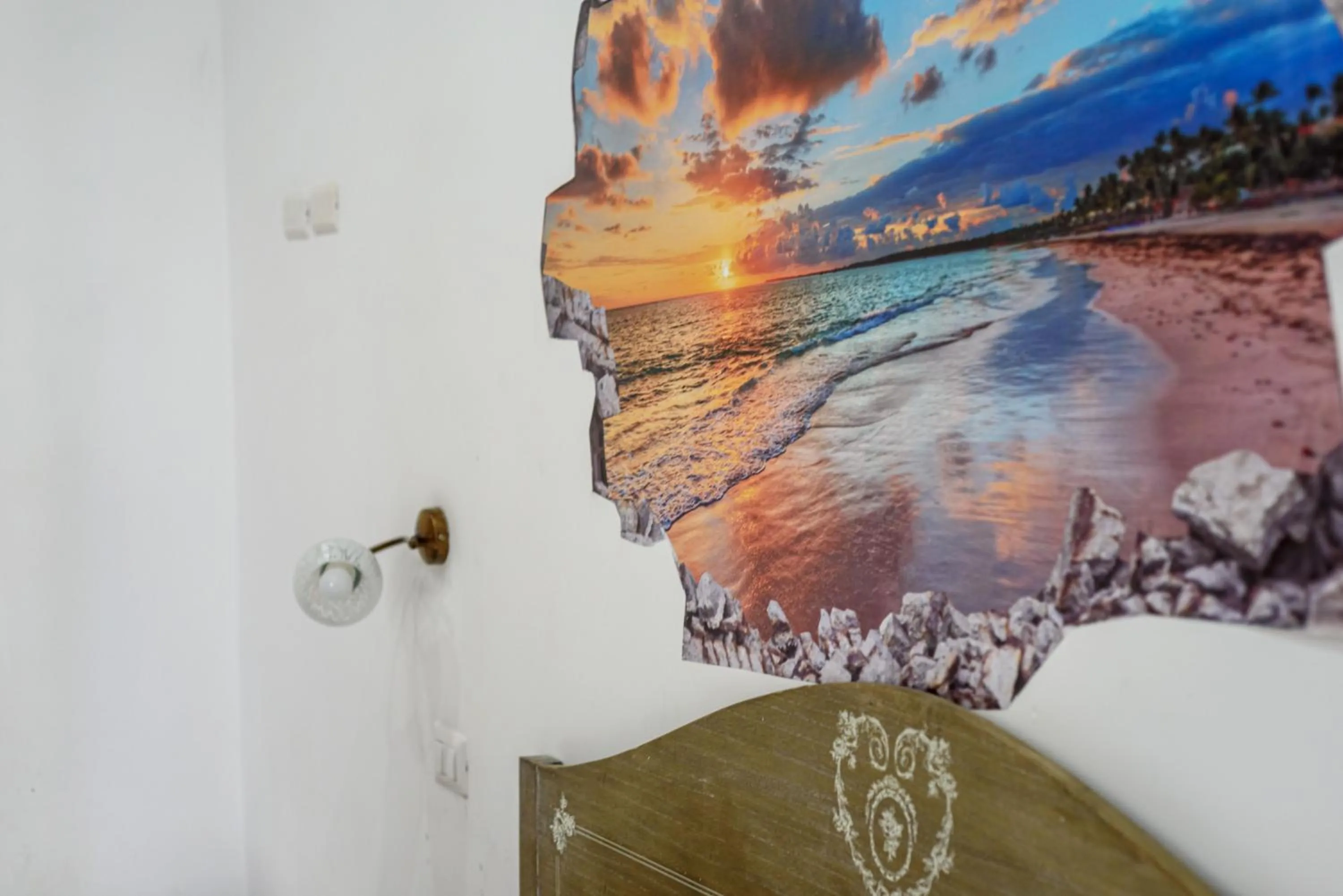 Decorative detail in Napoli Centrale di Fabio e Veronica LT